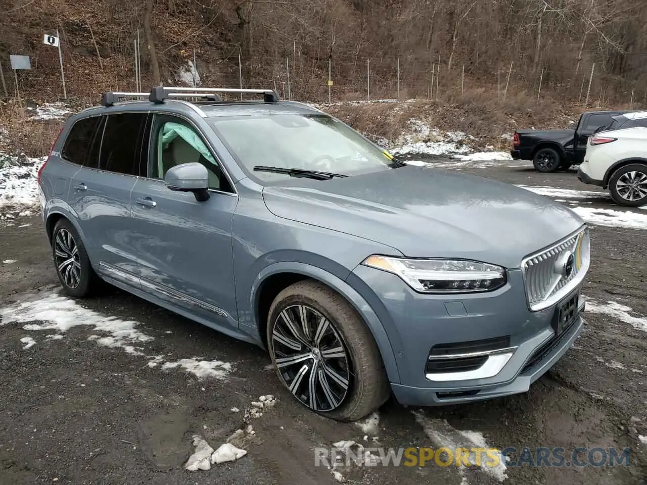 4 Photograph of a damaged car YV4A22PL8N1871611 VOLVO XC90 2022