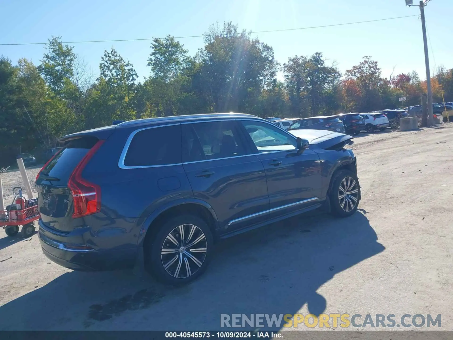 4 Photograph of a damaged car YV40621N5P1947766 VOLVO XC90 2023