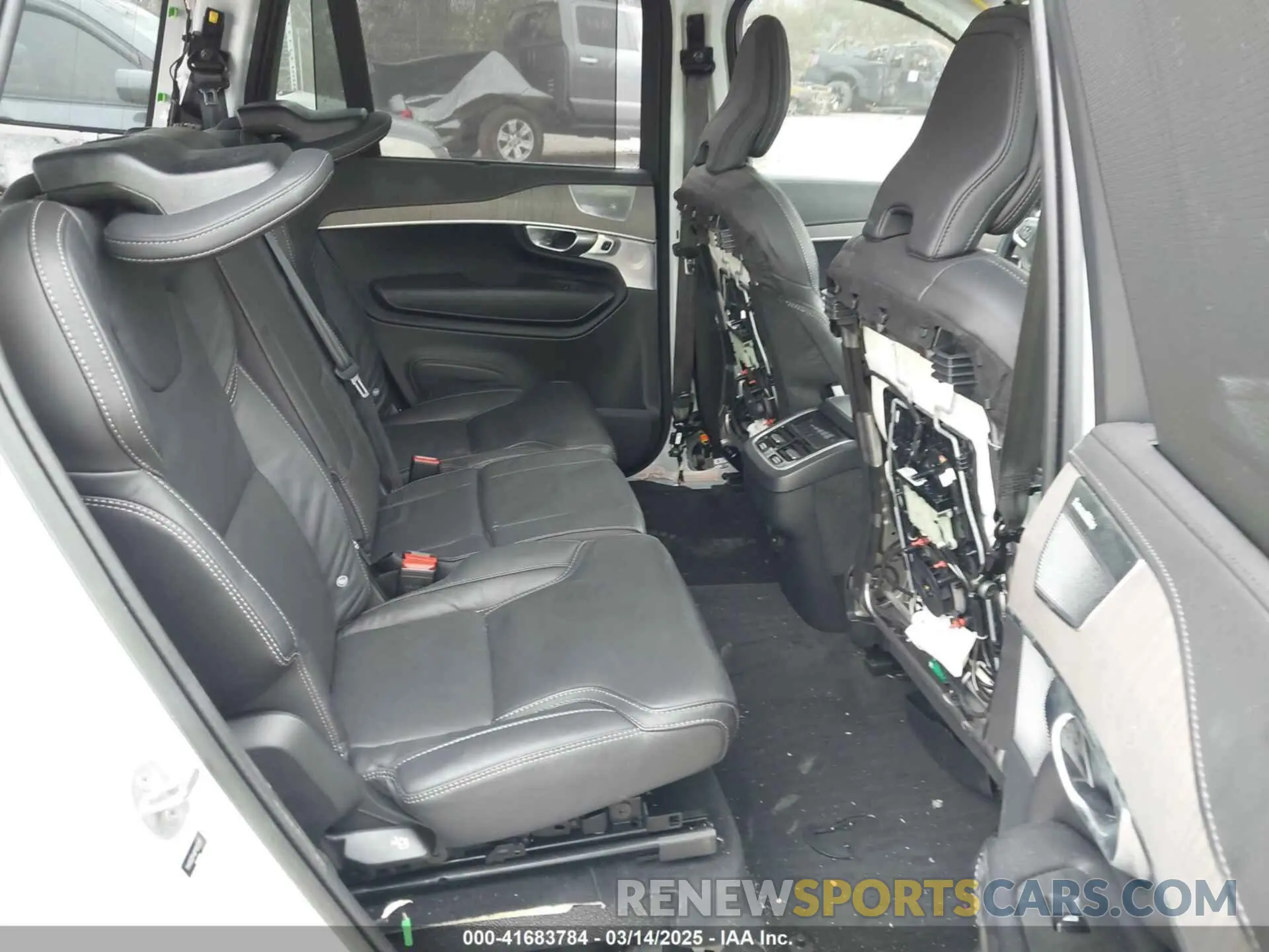 8 Photograph of a damaged car YV4062PA8P1959317 VOLVO XC90 2023