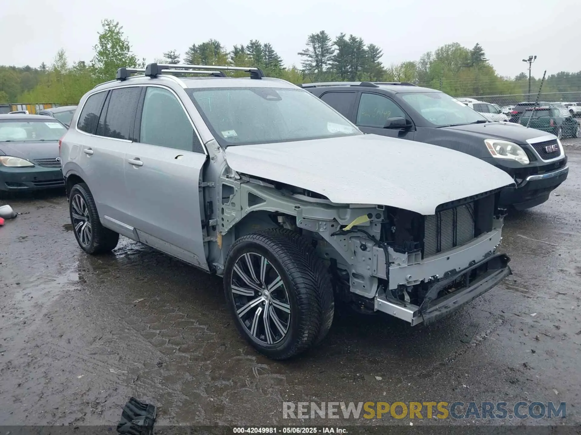 1 Photograph of a damaged car YV4062PN7P1954726 VOLVO XC90 2023