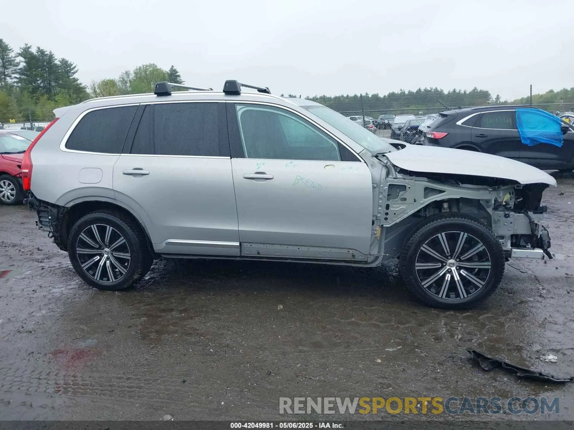 14 Photograph of a damaged car YV4062PN7P1954726 VOLVO XC90 2023