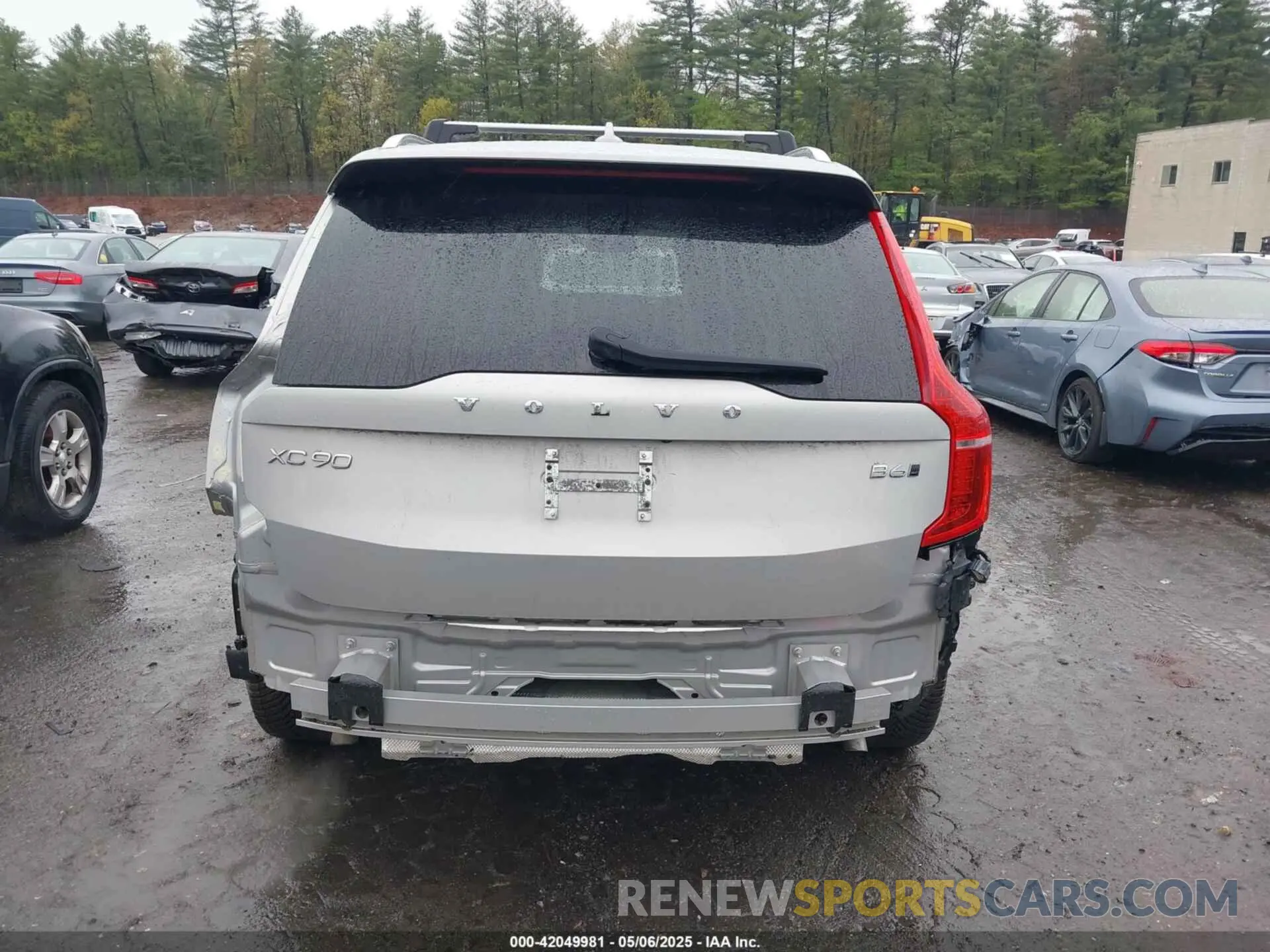 17 Photograph of a damaged car YV4062PN7P1954726 VOLVO XC90 2023