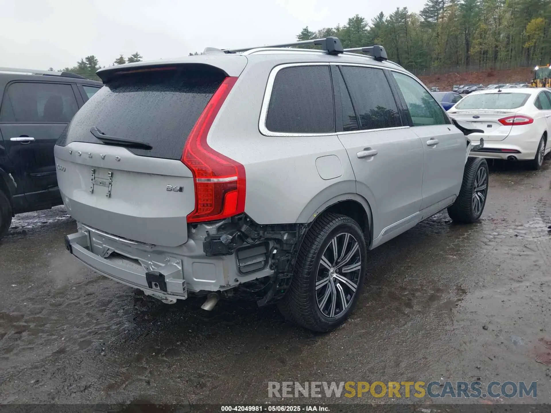 4 Photograph of a damaged car YV4062PN7P1954726 VOLVO XC90 2023