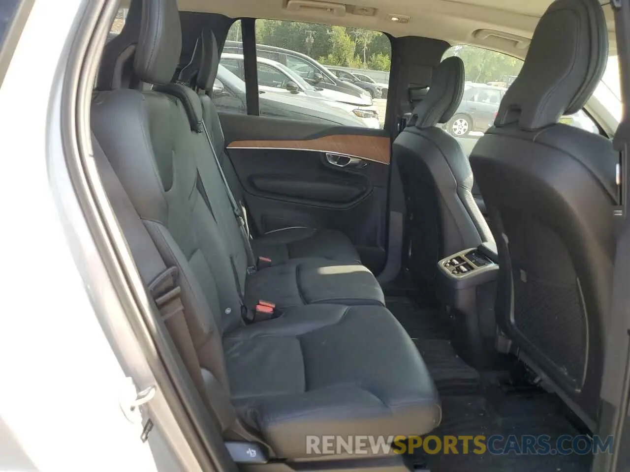 11 Photograph of a damaged car YV4062PN9P1927172 VOLVO XC90 2023