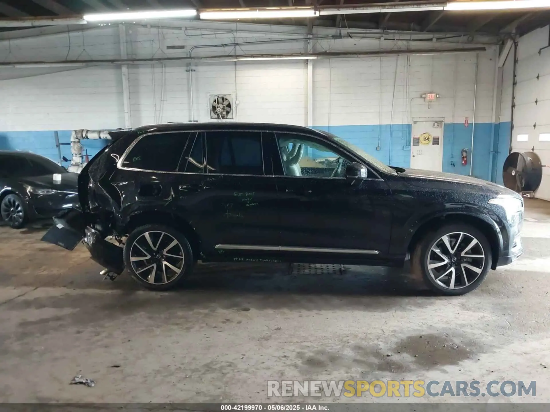 13 Photograph of a damaged car YV4L12PN0P1903242 VOLVO XC90 2023