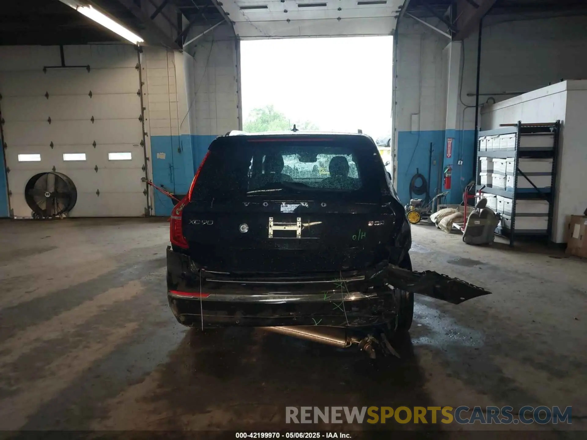 16 Photograph of a damaged car YV4L12PN0P1903242 VOLVO XC90 2023