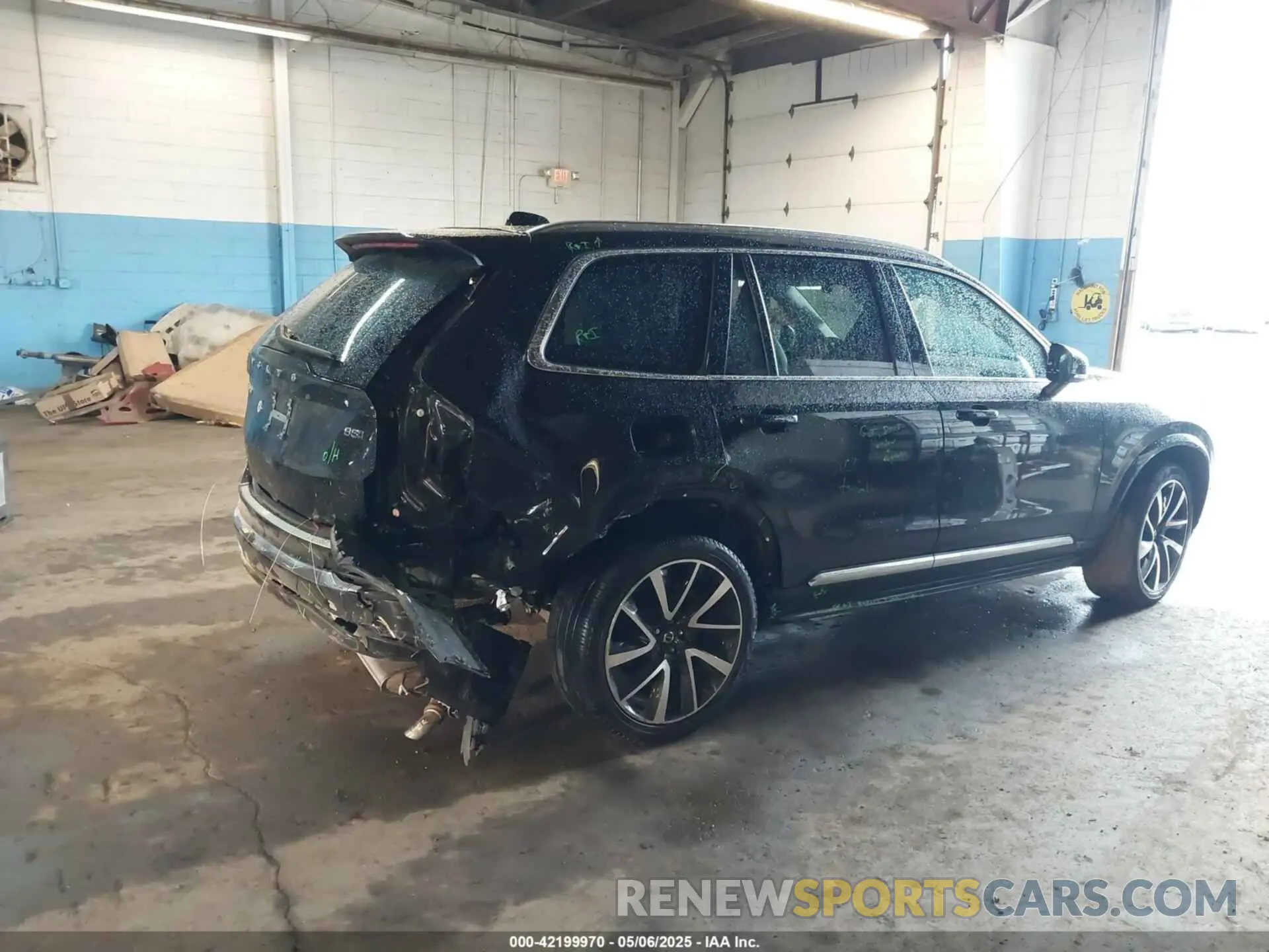 4 Photograph of a damaged car YV4L12PN0P1903242 VOLVO XC90 2023