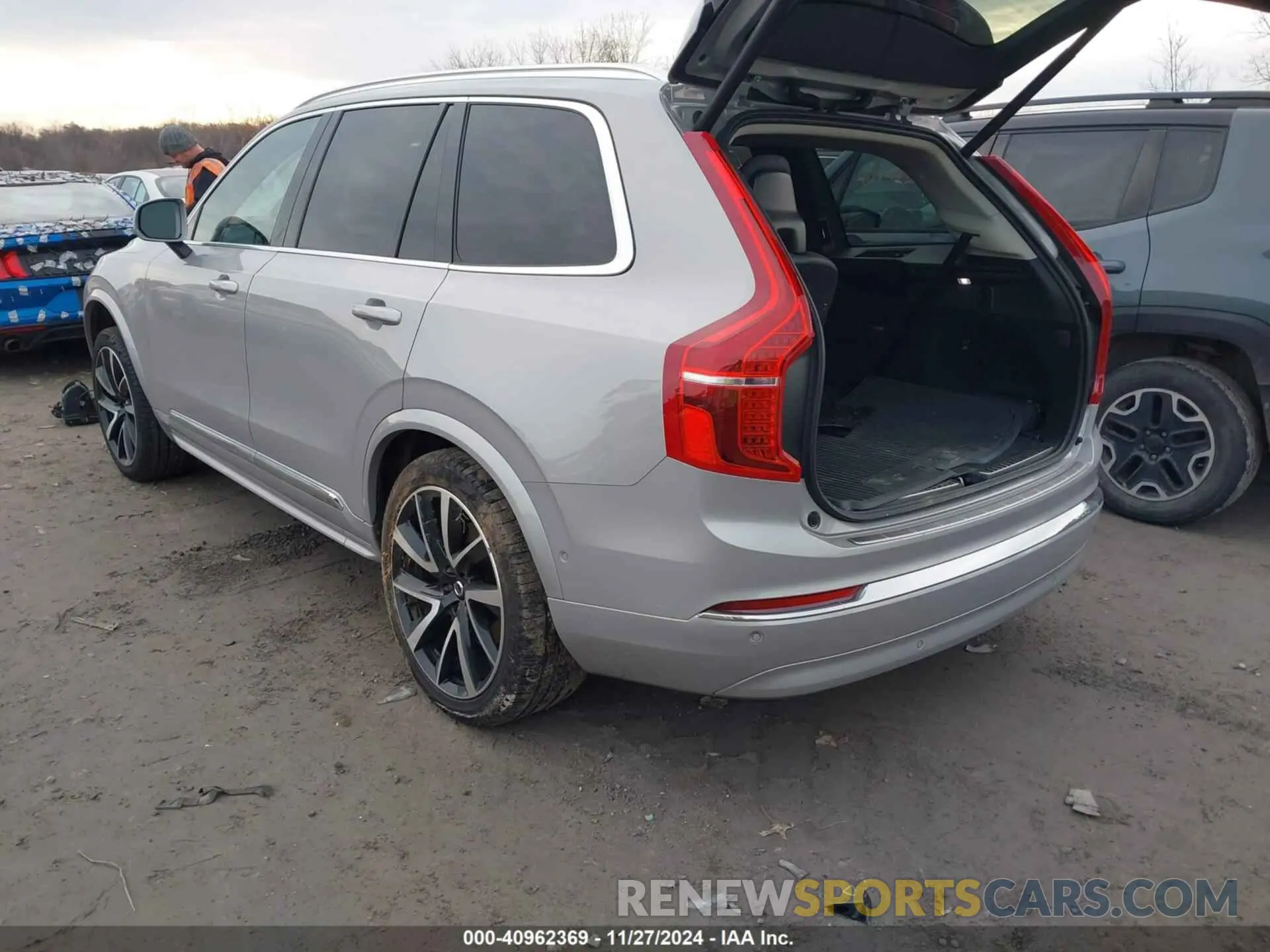 3 Photograph of a damaged car YV4L12PN4P1945039 VOLVO XC90 2023