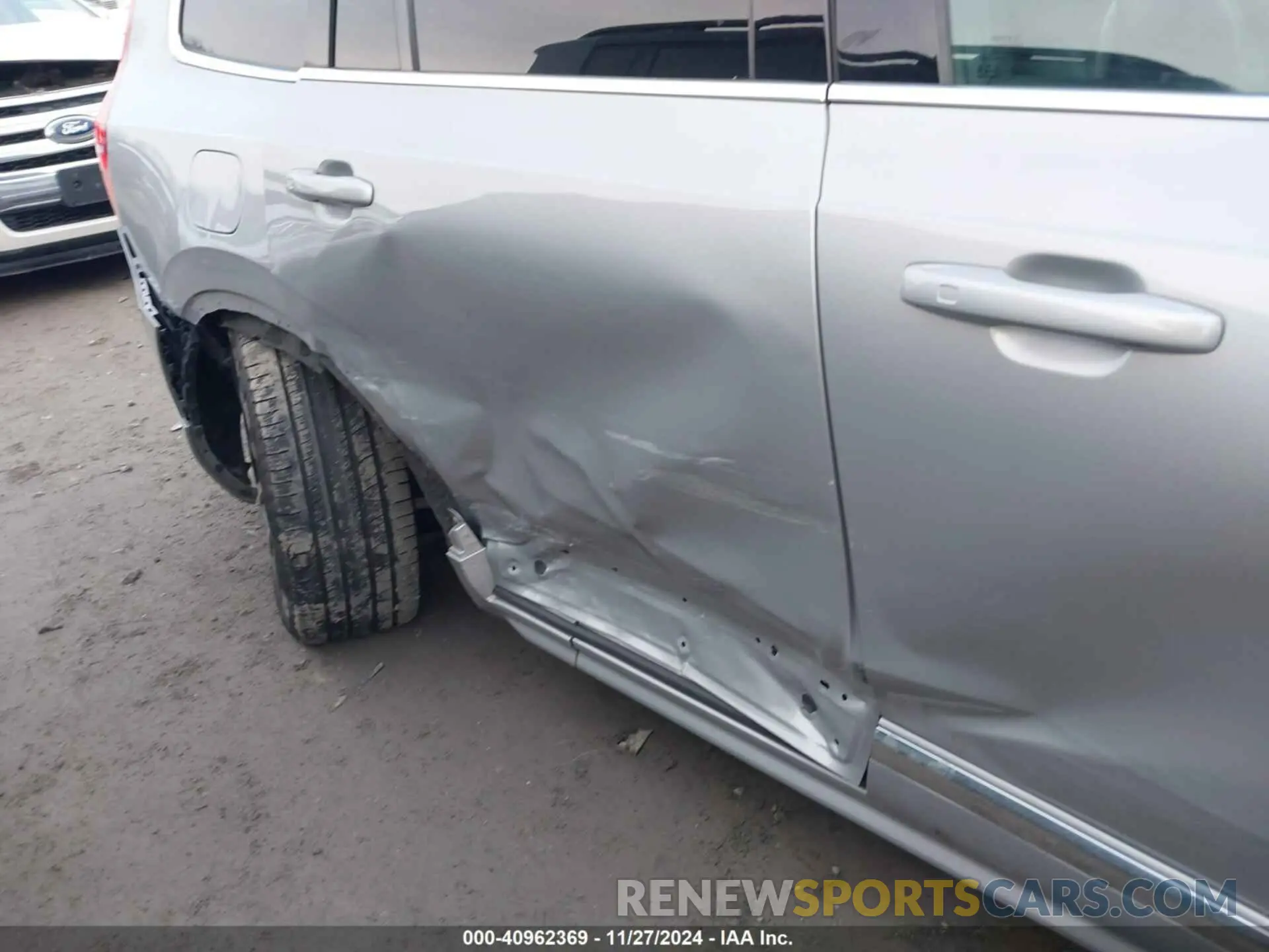 6 Photograph of a damaged car YV4L12PN4P1945039 VOLVO XC90 2023