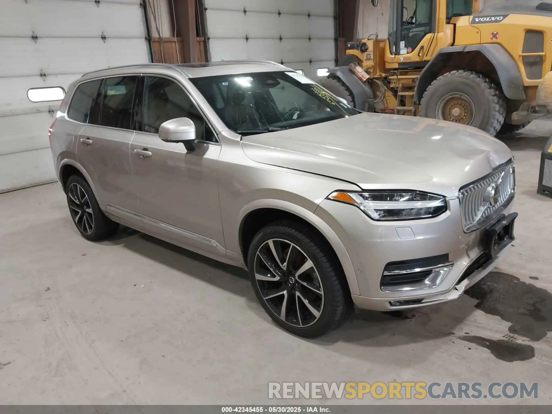 1 Photograph of a damaged car YV4L12PN7P1910947 VOLVO XC90 2023