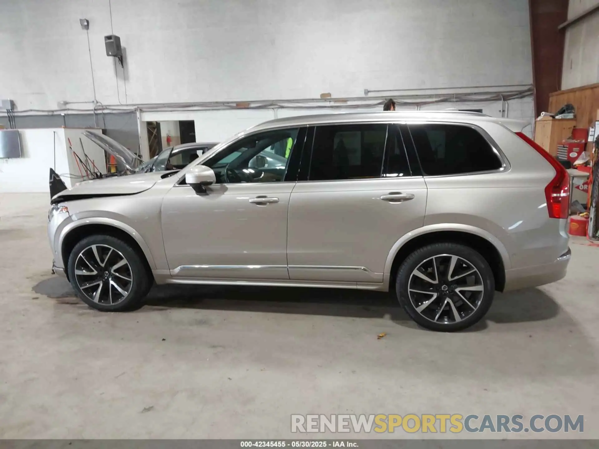 14 Photograph of a damaged car YV4L12PN7P1910947 VOLVO XC90 2023