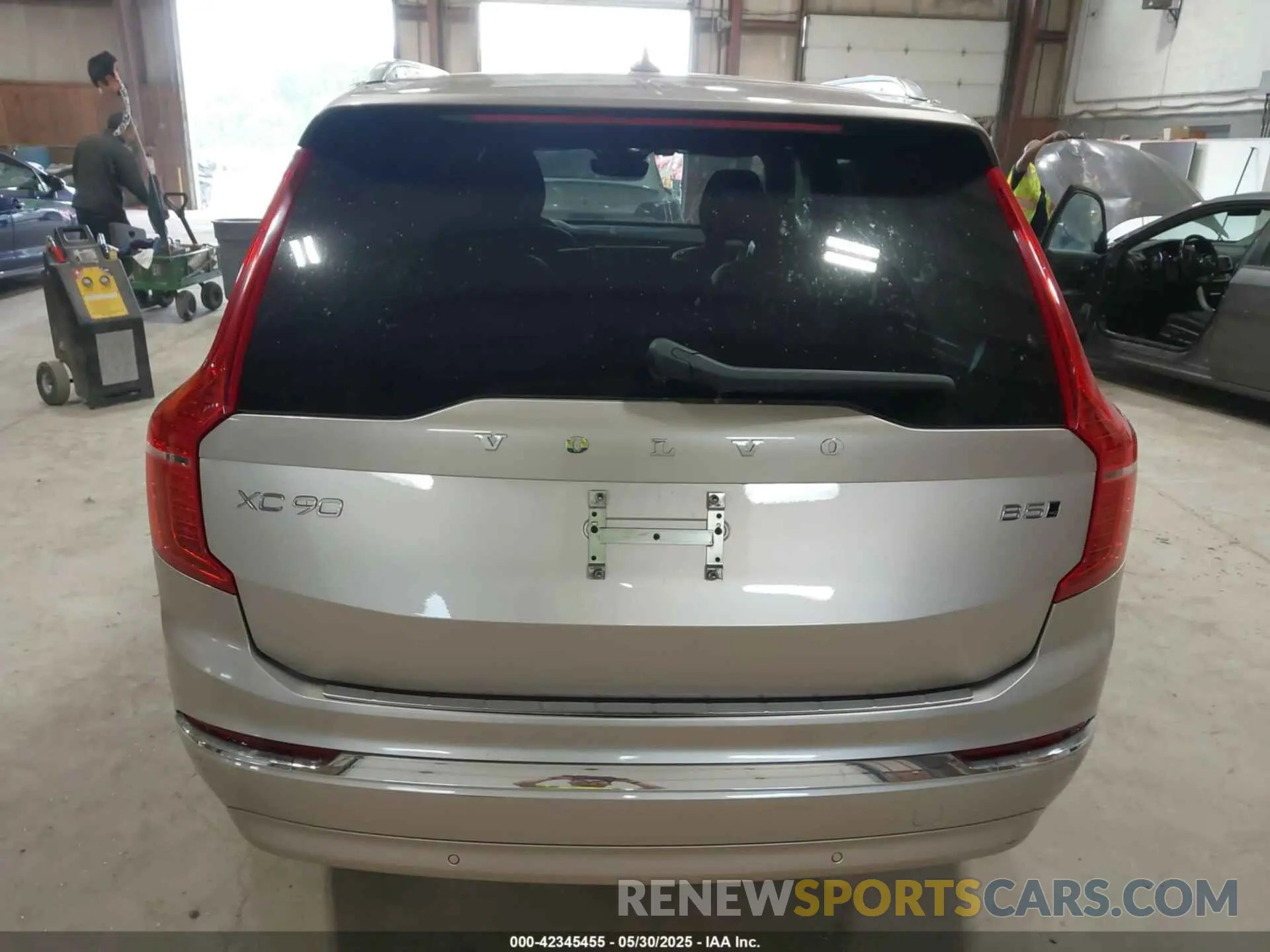 16 Photograph of a damaged car YV4L12PN7P1910947 VOLVO XC90 2023
