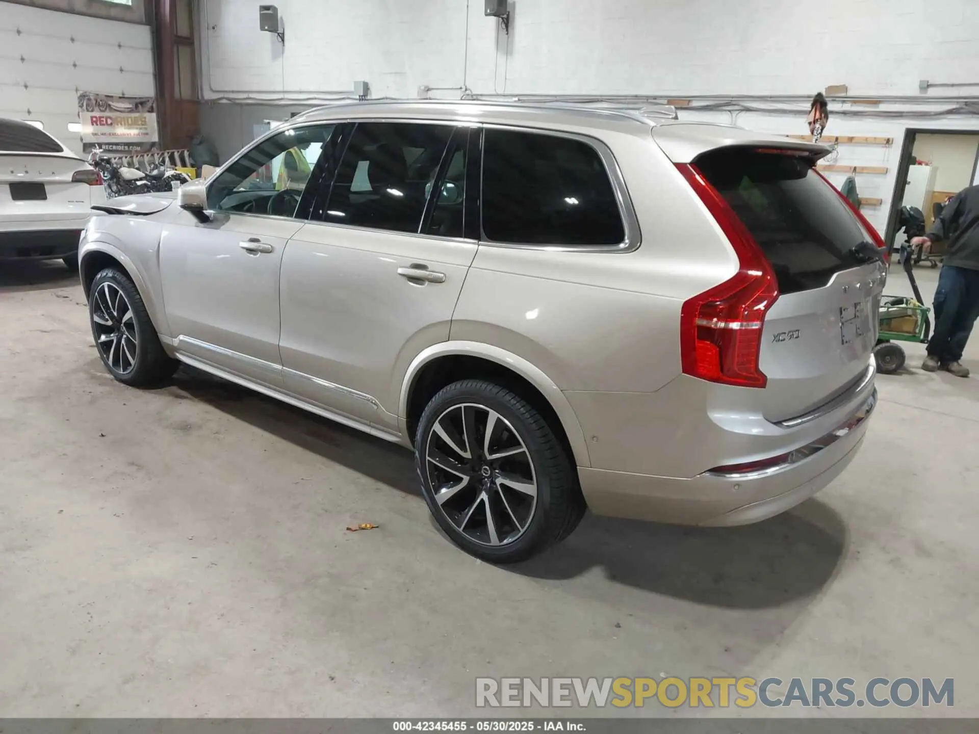 3 Photograph of a damaged car YV4L12PN7P1910947 VOLVO XC90 2023