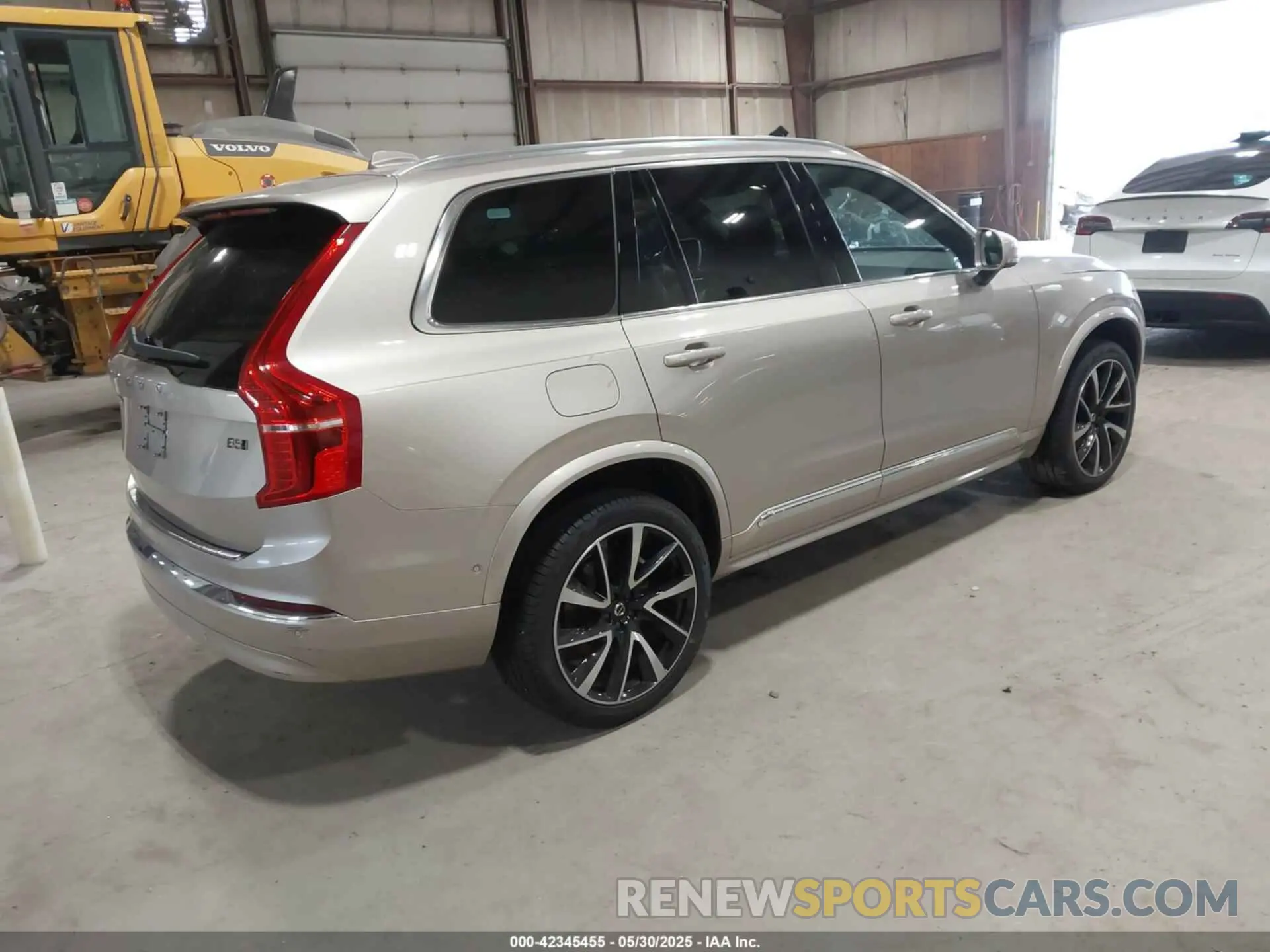 4 Photograph of a damaged car YV4L12PN7P1910947 VOLVO XC90 2023