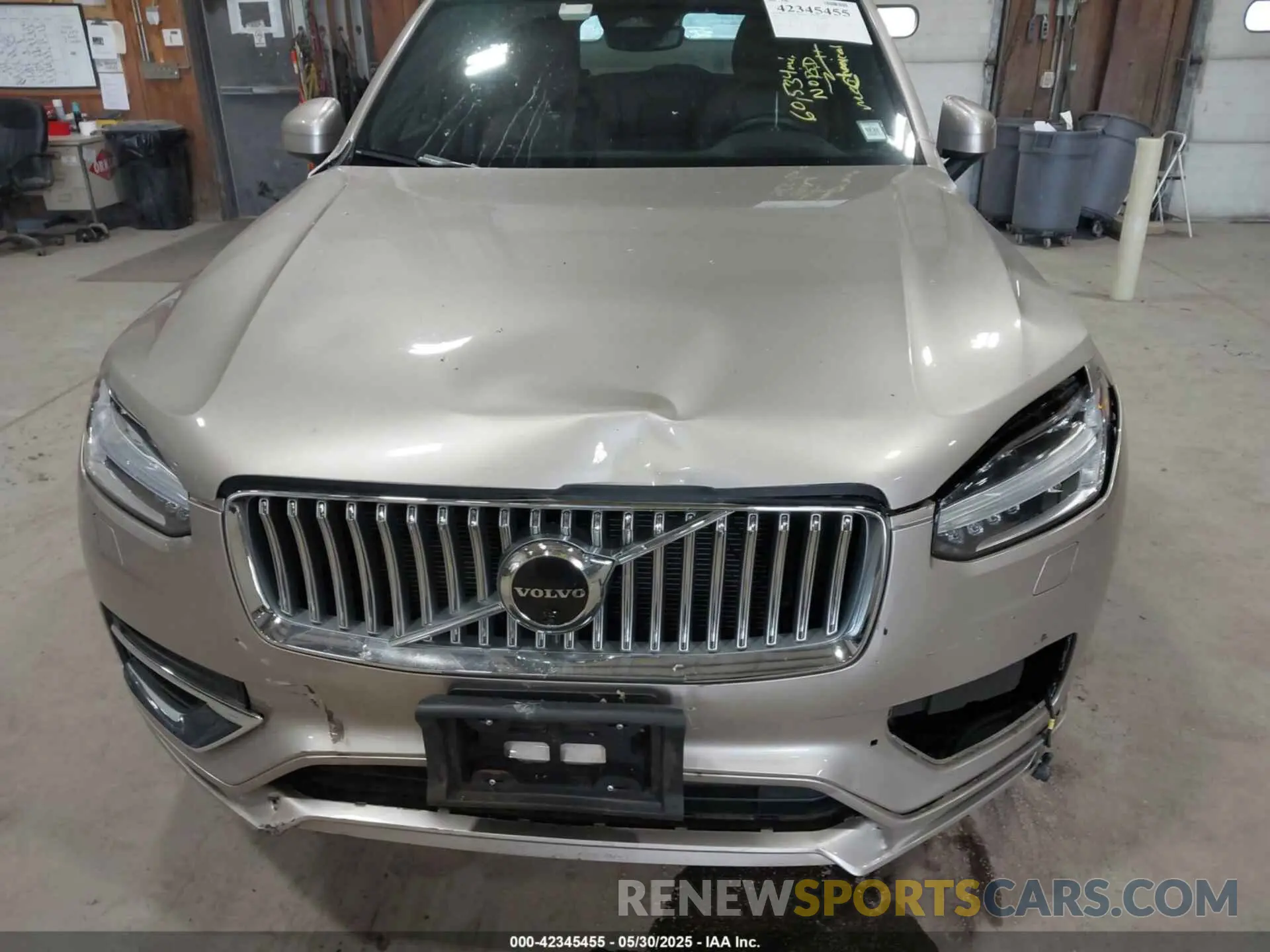 6 Photograph of a damaged car YV4L12PN7P1910947 VOLVO XC90 2023