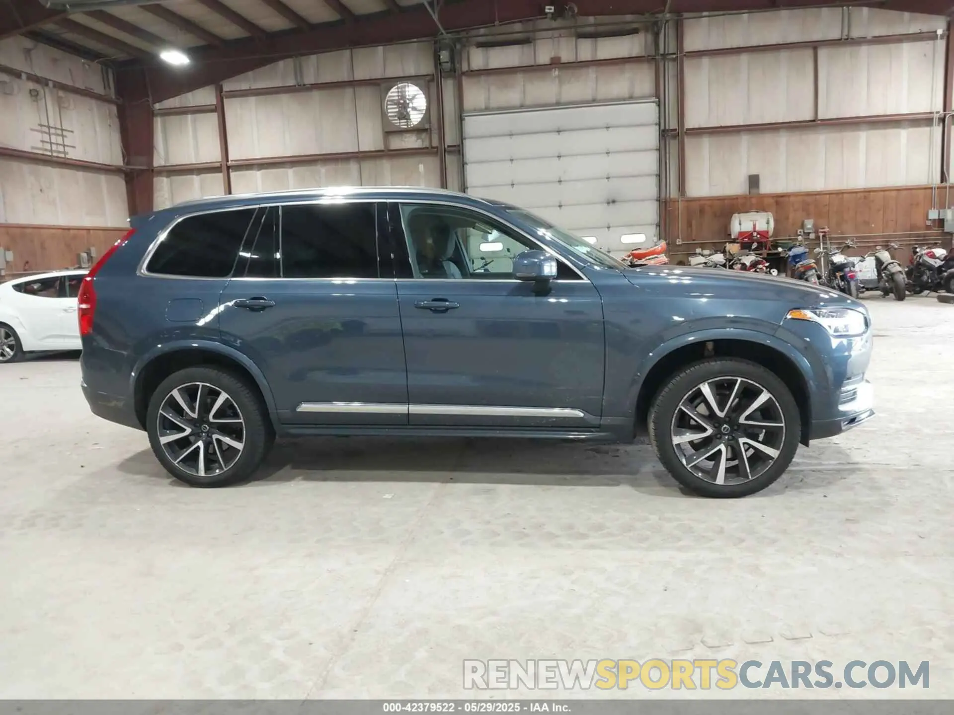 14 Photograph of a damaged car YV4L12PN8P1927899 VOLVO XC90 2023
