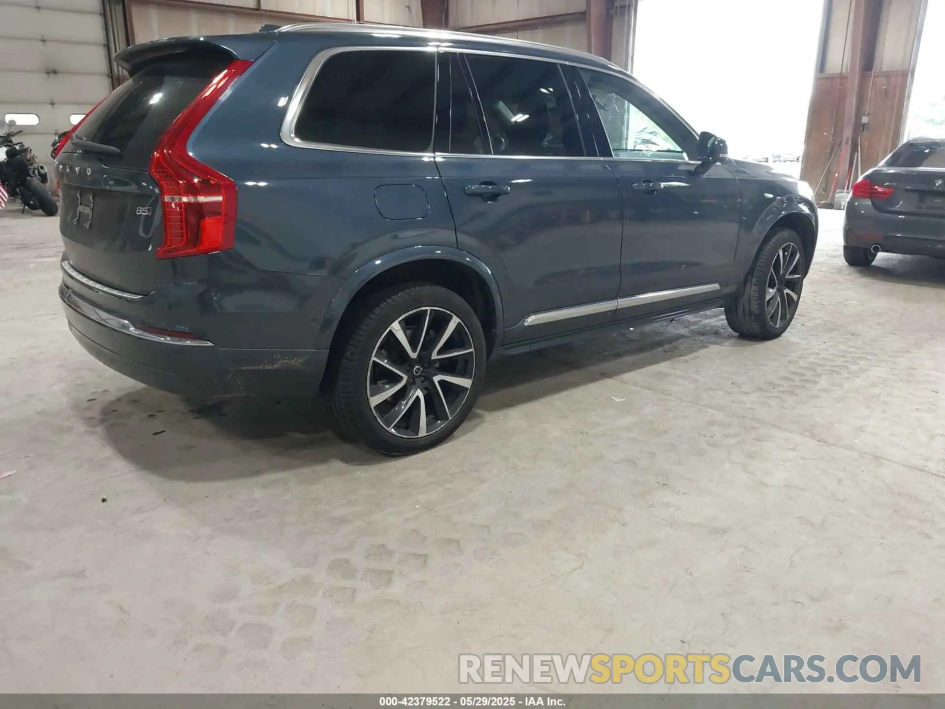 4 Photograph of a damaged car YV4L12PN8P1927899 VOLVO XC90 2023