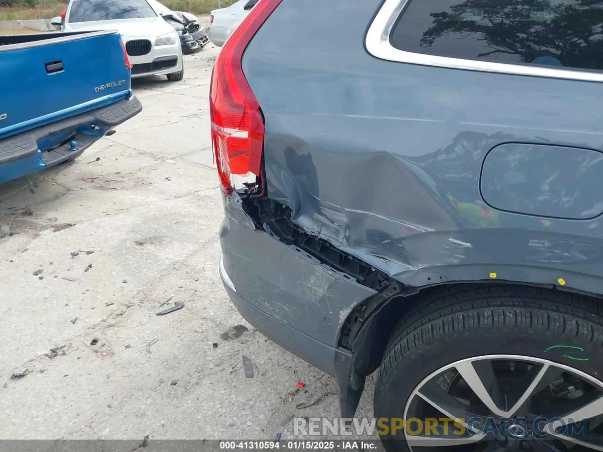 17 Photograph of a damaged car YV4L12PNXP1983388 VOLVO XC90 2023