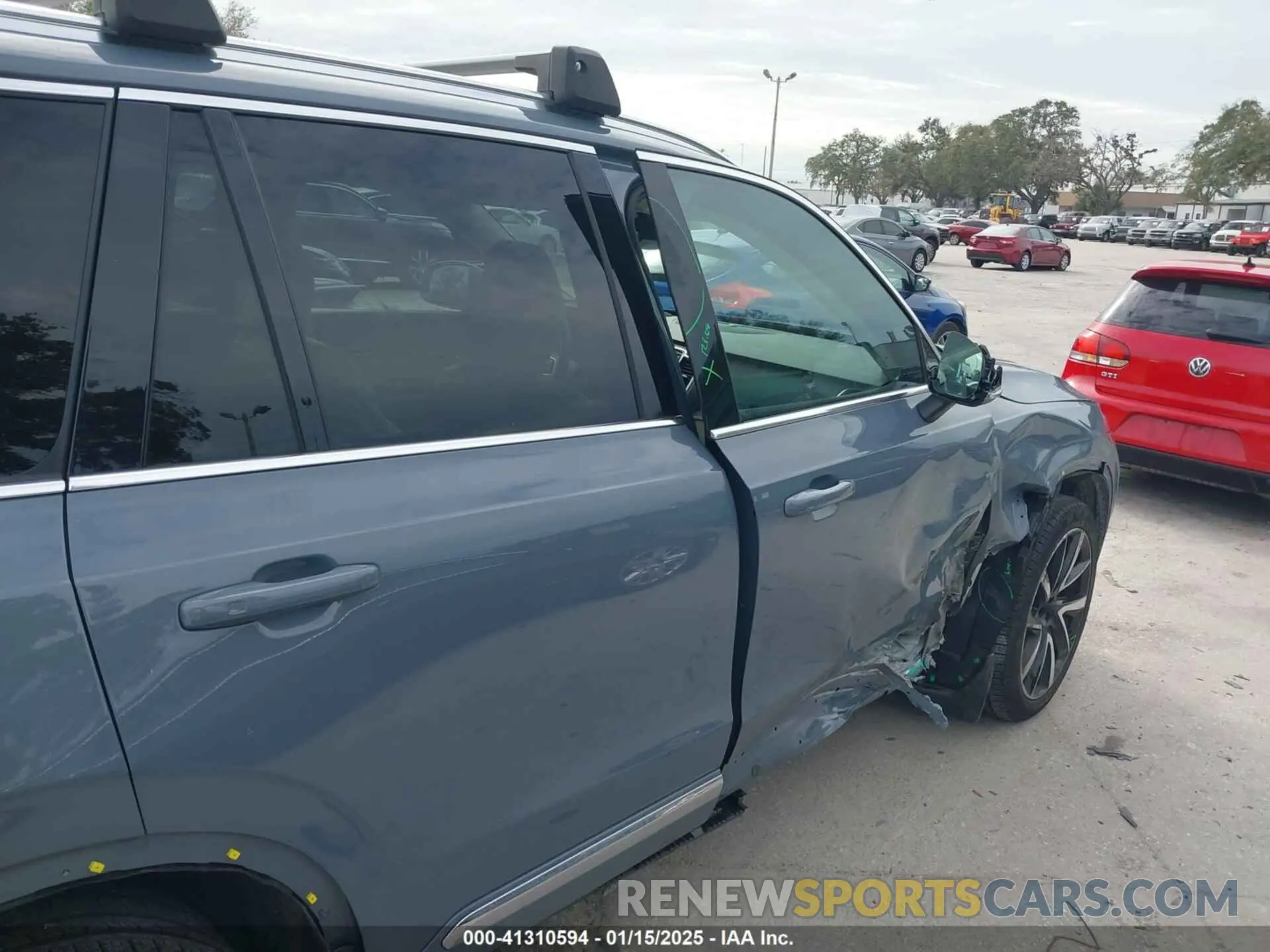 18 Photograph of a damaged car YV4L12PNXP1983388 VOLVO XC90 2023
