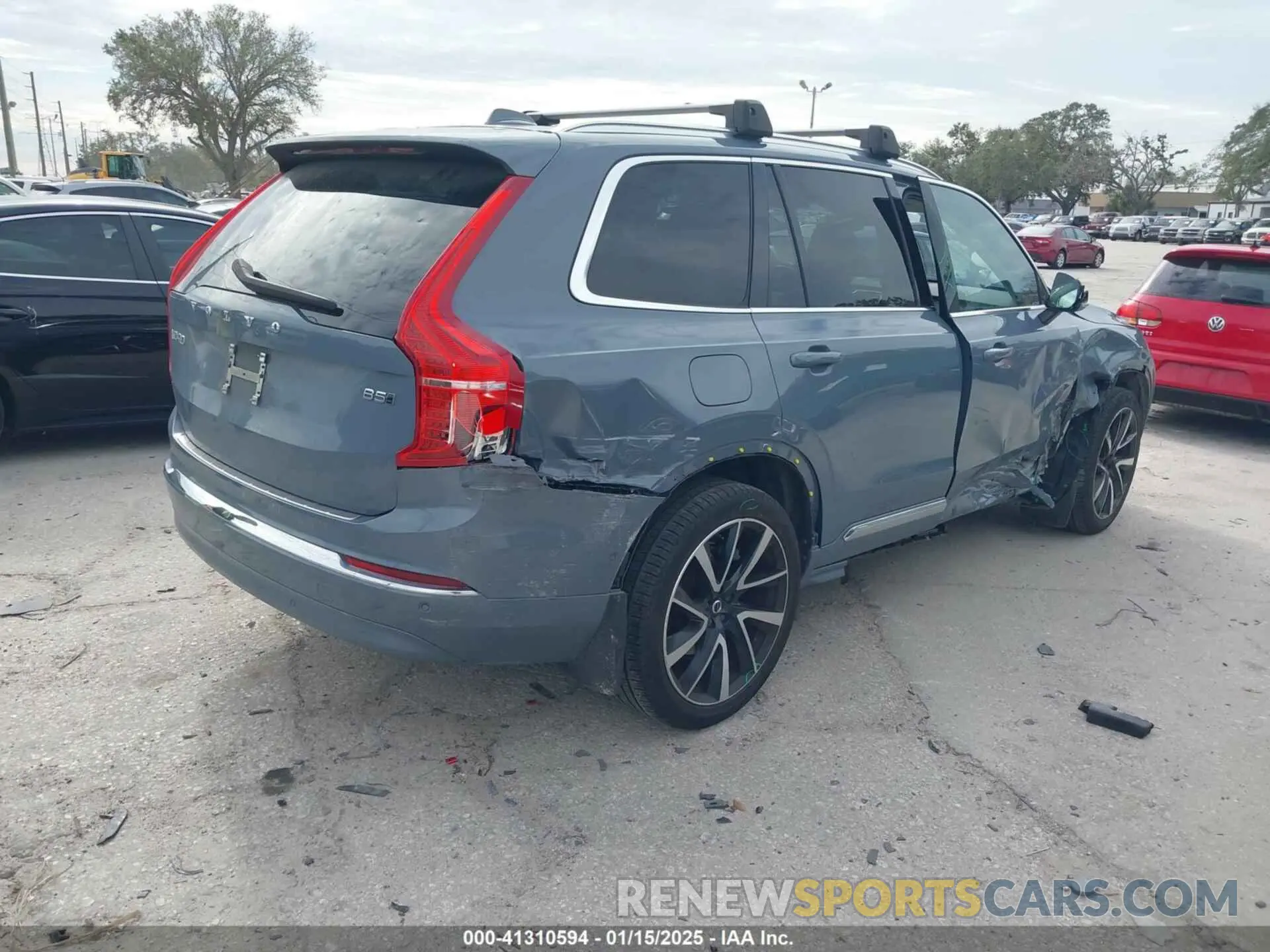4 Photograph of a damaged car YV4L12PNXP1983388 VOLVO XC90 2023