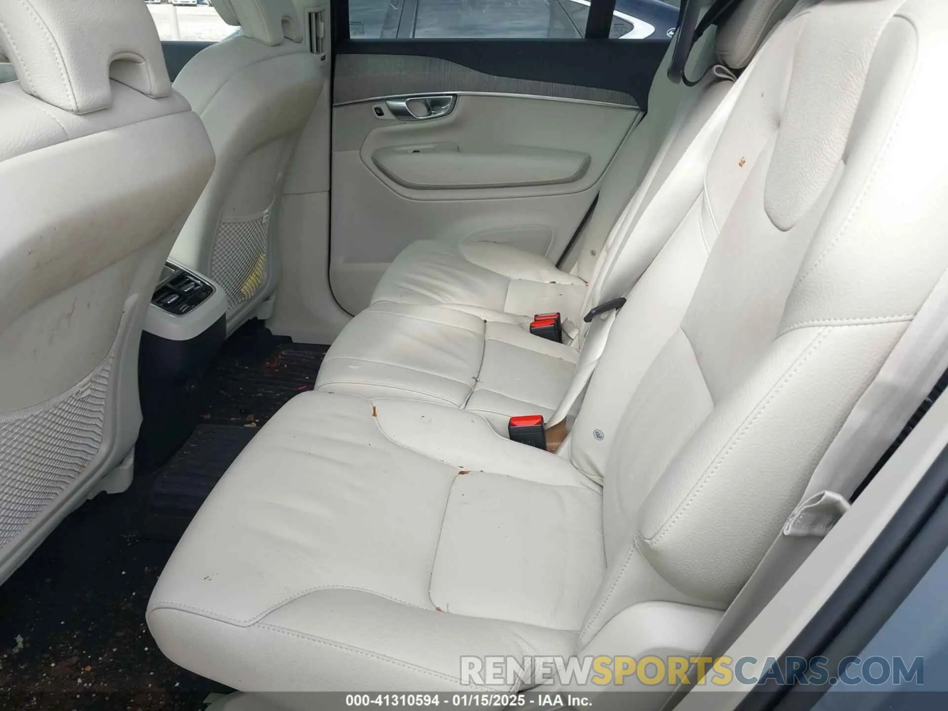 8 Photograph of a damaged car YV4L12PNXP1983388 VOLVO XC90 2023