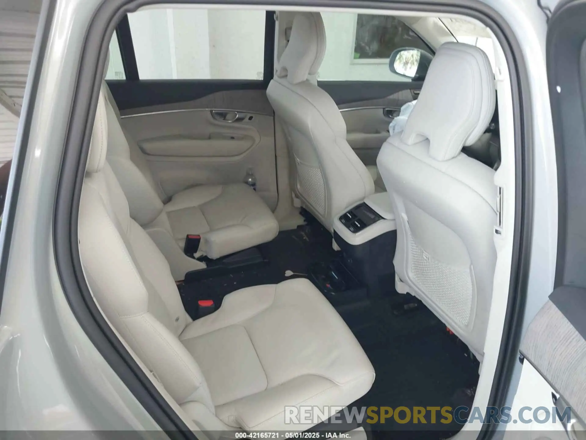 8 Photograph of a damaged car YV4062JEXR1201106 VOLVO XC90 2024