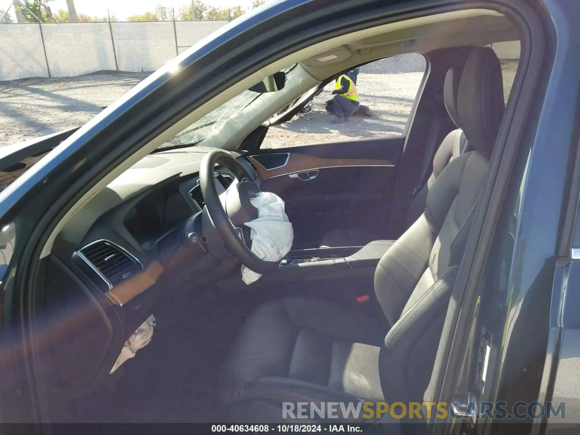 5 Photograph of a damaged car YV4062PE2R1181831 VOLVO XC90 2024