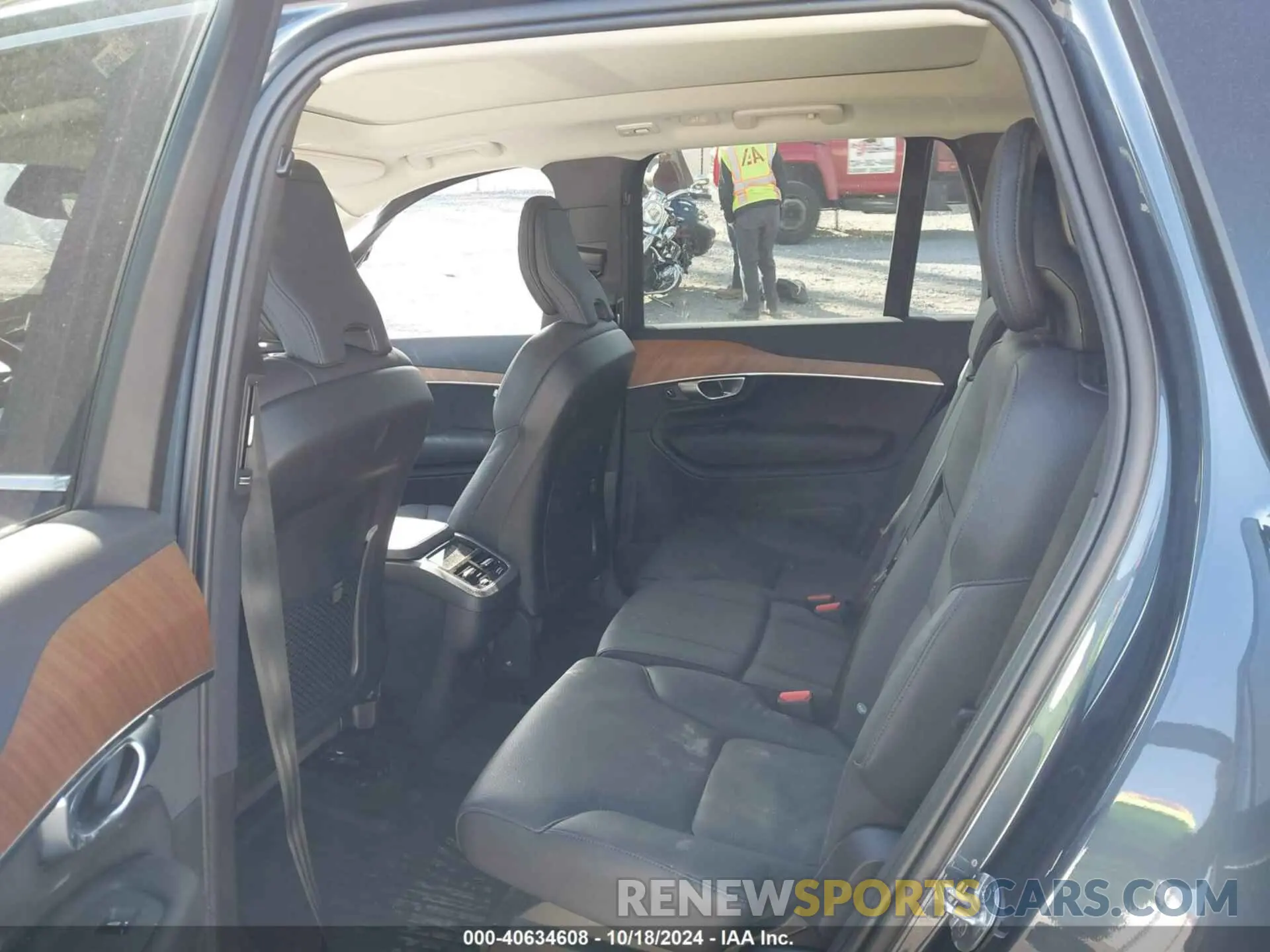 8 Photograph of a damaged car YV4062PE2R1181831 VOLVO XC90 2024