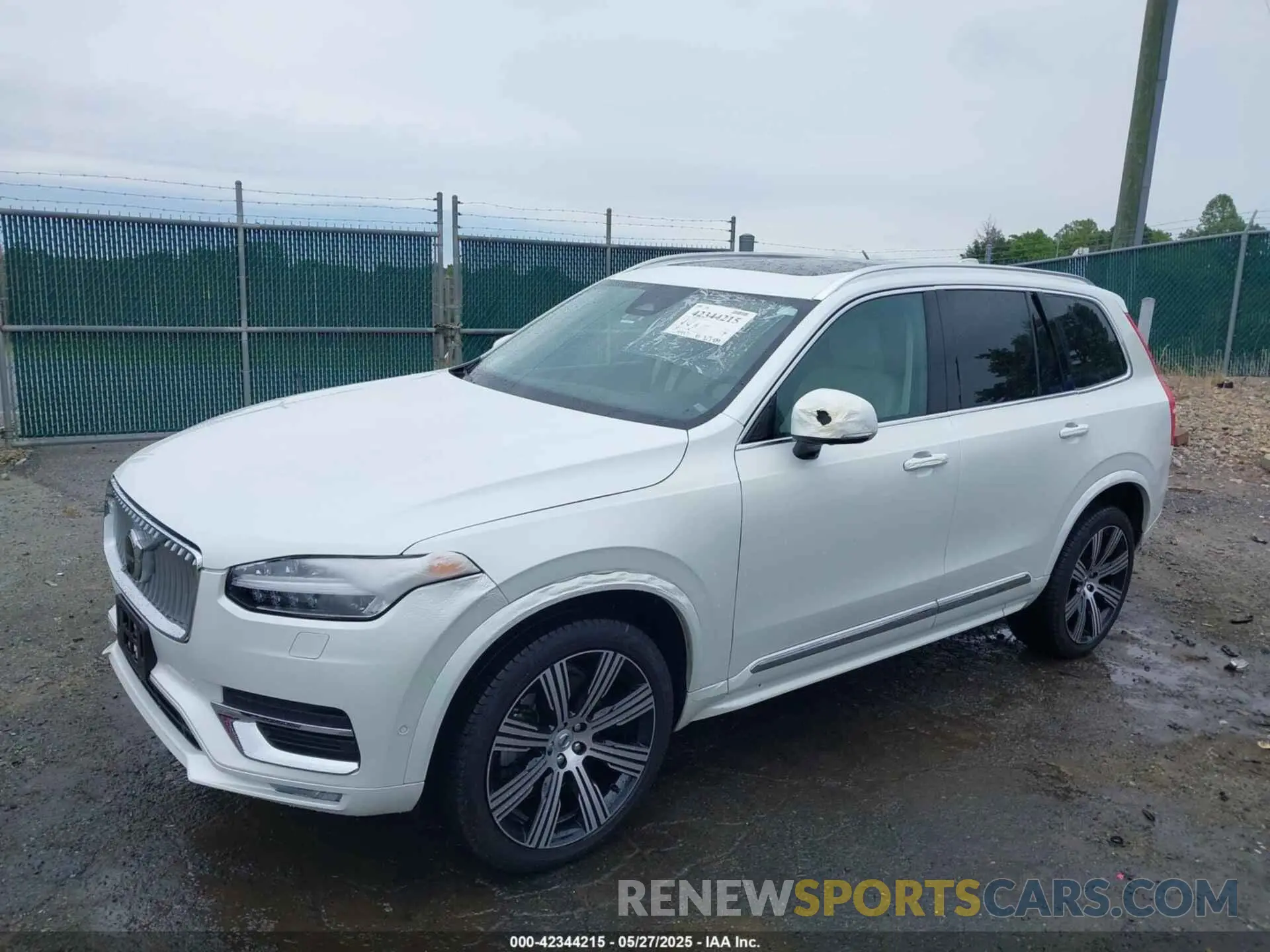 2 Photograph of a damaged car YV4062PE3R1181627 VOLVO XC90 2024