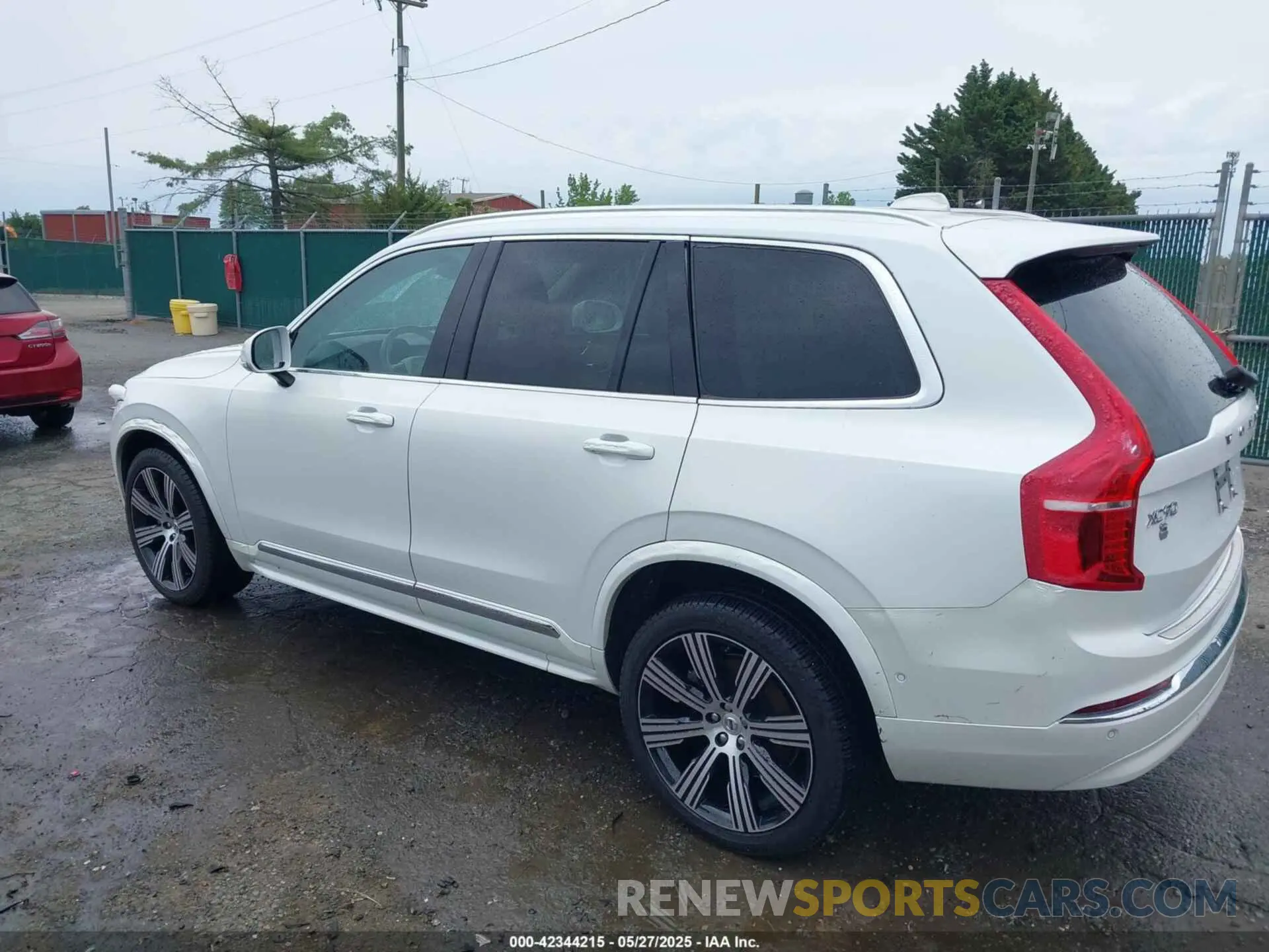 3 Photograph of a damaged car YV4062PE3R1181627 VOLVO XC90 2024