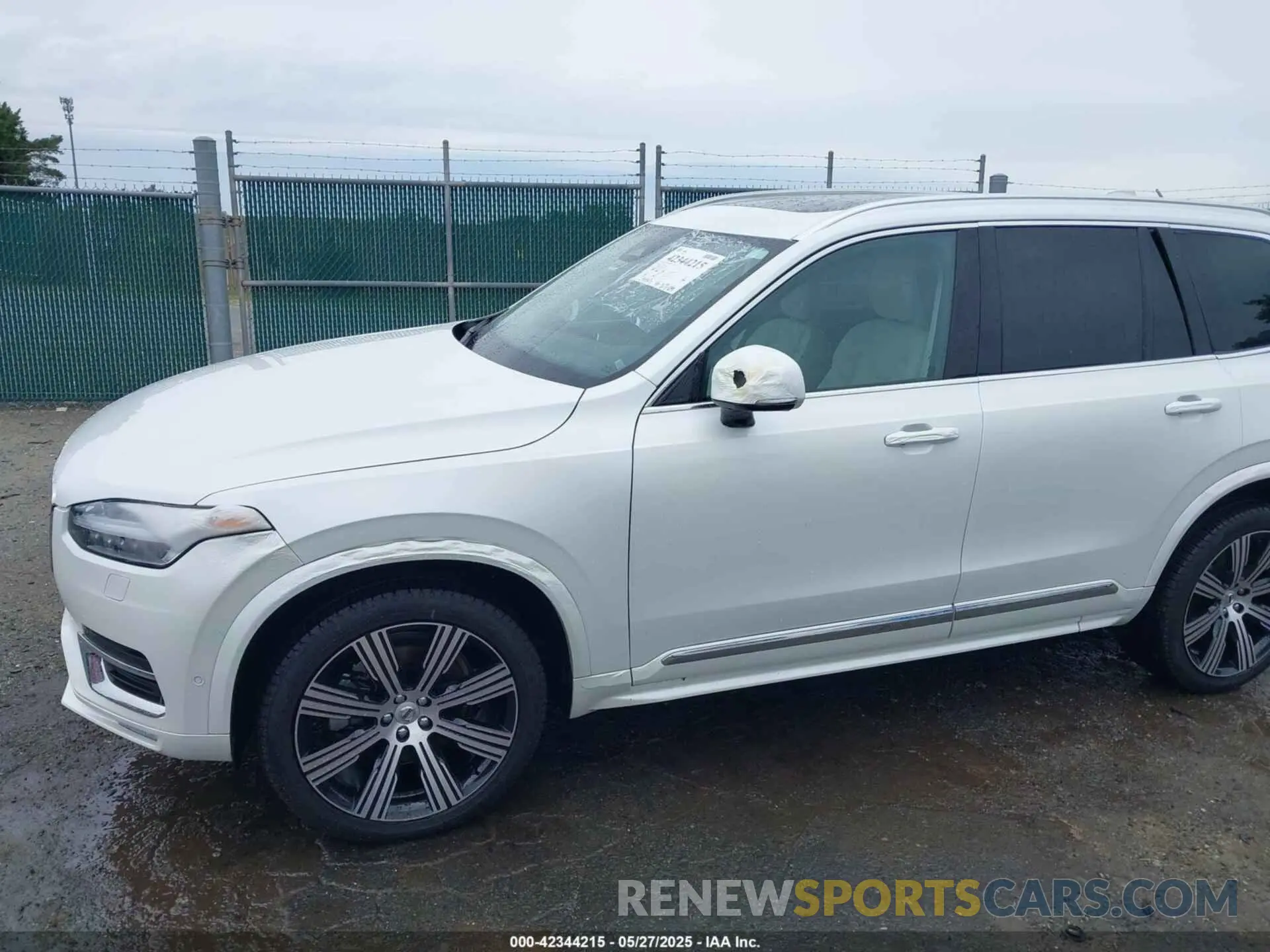 6 Photograph of a damaged car YV4062PE3R1181627 VOLVO XC90 2024