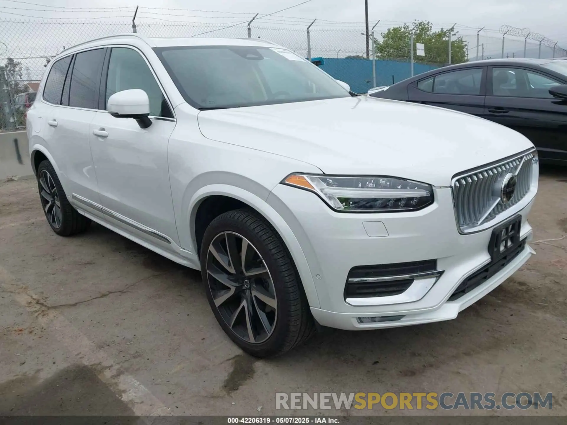 1 Photograph of a damaged car YV4062PE4R1146319 VOLVO XC90 2024