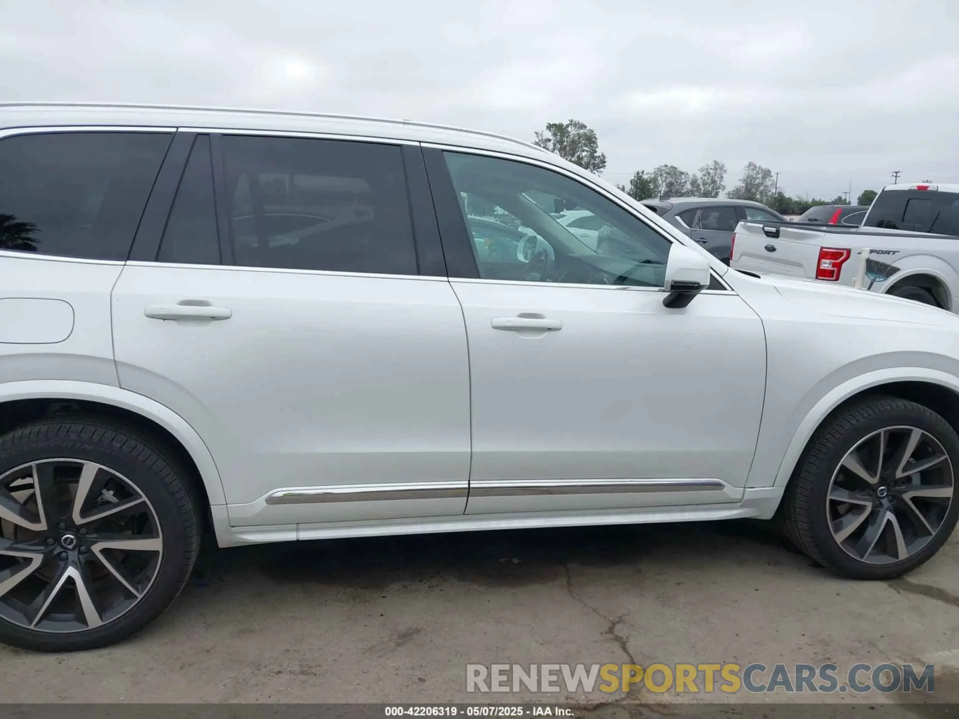 13 Photograph of a damaged car YV4062PE4R1146319 VOLVO XC90 2024