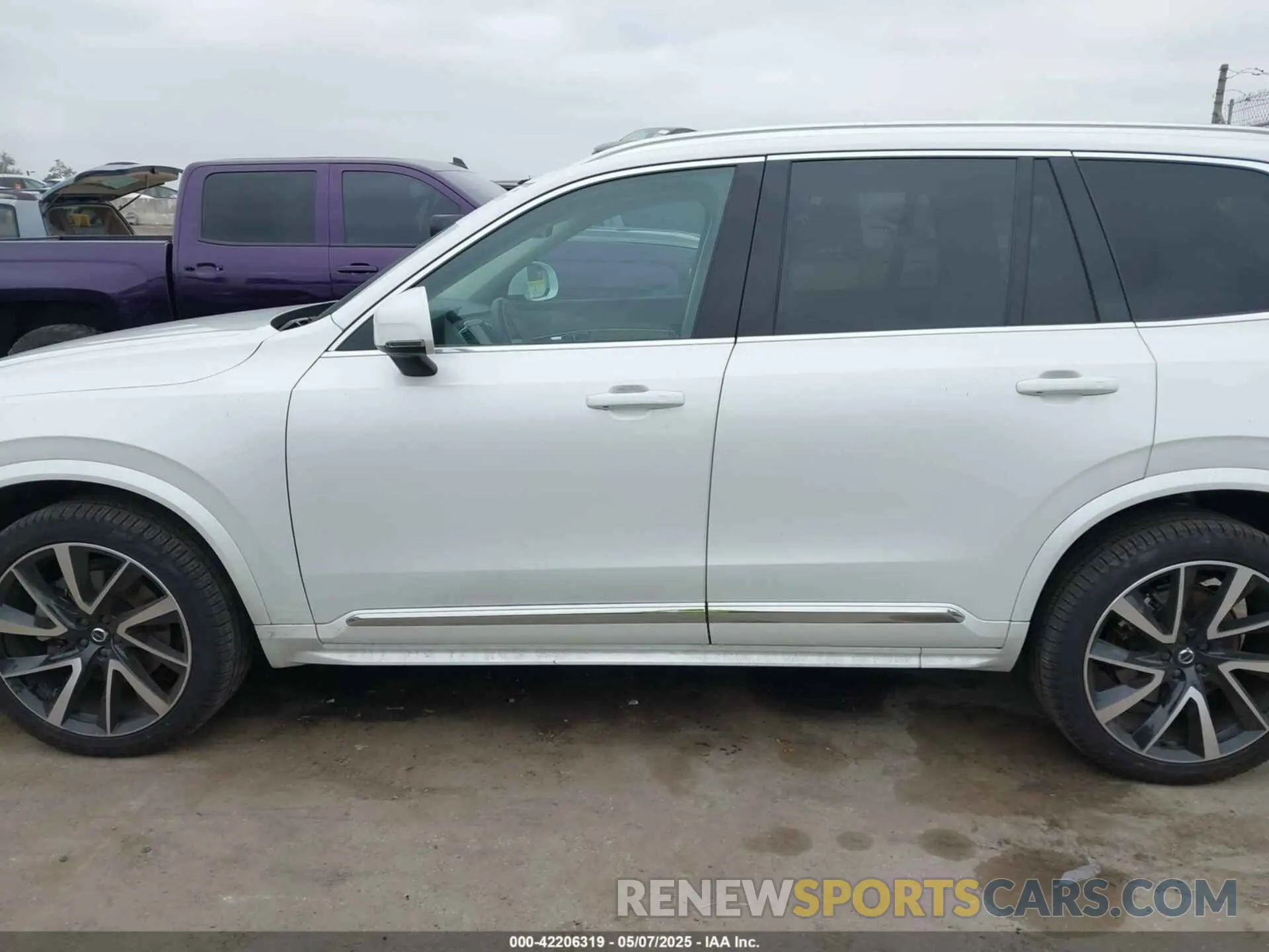 14 Photograph of a damaged car YV4062PE4R1146319 VOLVO XC90 2024