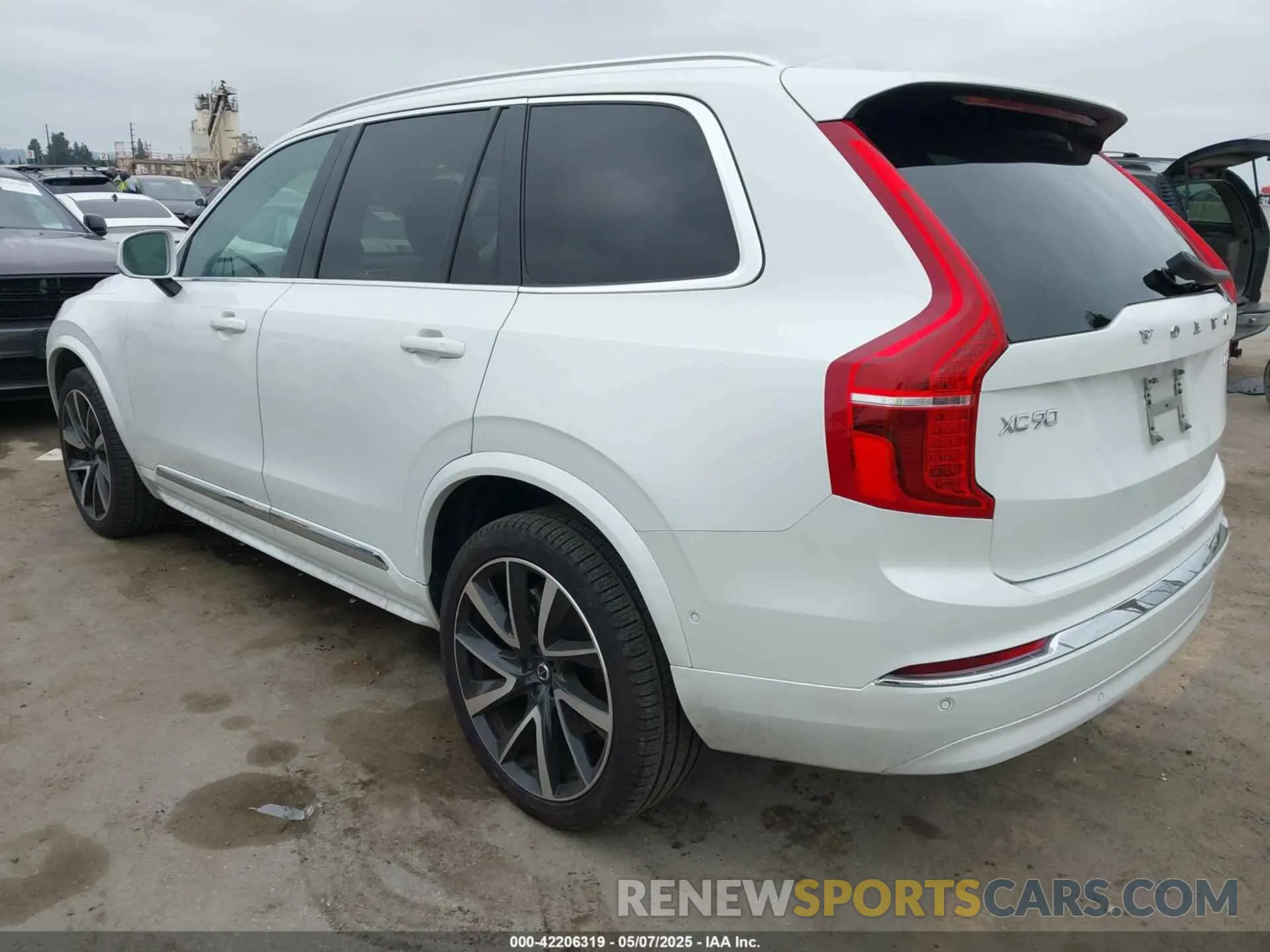 3 Photograph of a damaged car YV4062PE4R1146319 VOLVO XC90 2024