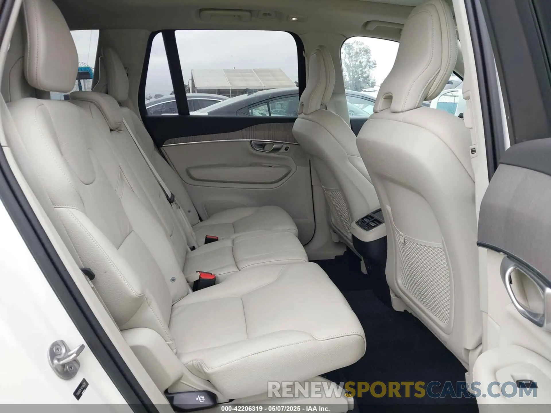8 Photograph of a damaged car YV4062PE4R1146319 VOLVO XC90 2024