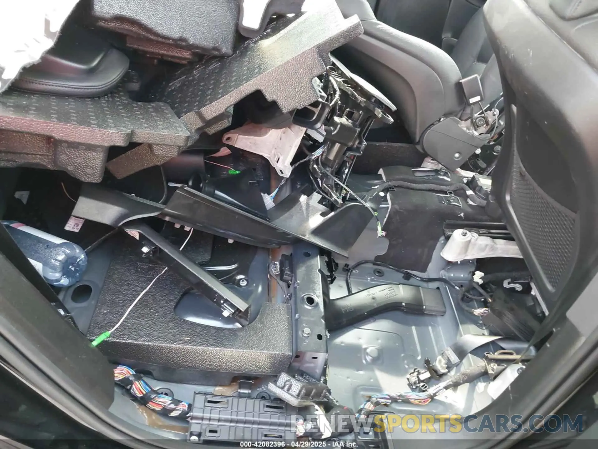 8 Photograph of a damaged car YV4062PE4R1221441 VOLVO XC90 2024