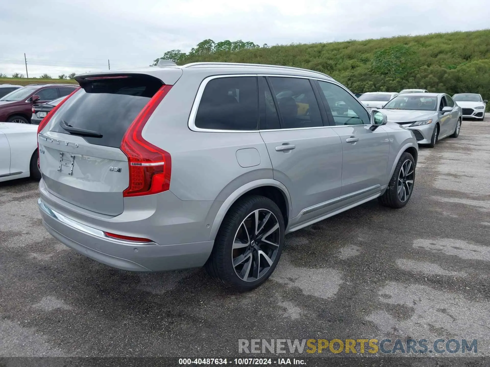 4 Photograph of a damaged car YV4L12PE1R1202423 VOLVO XC90 2024