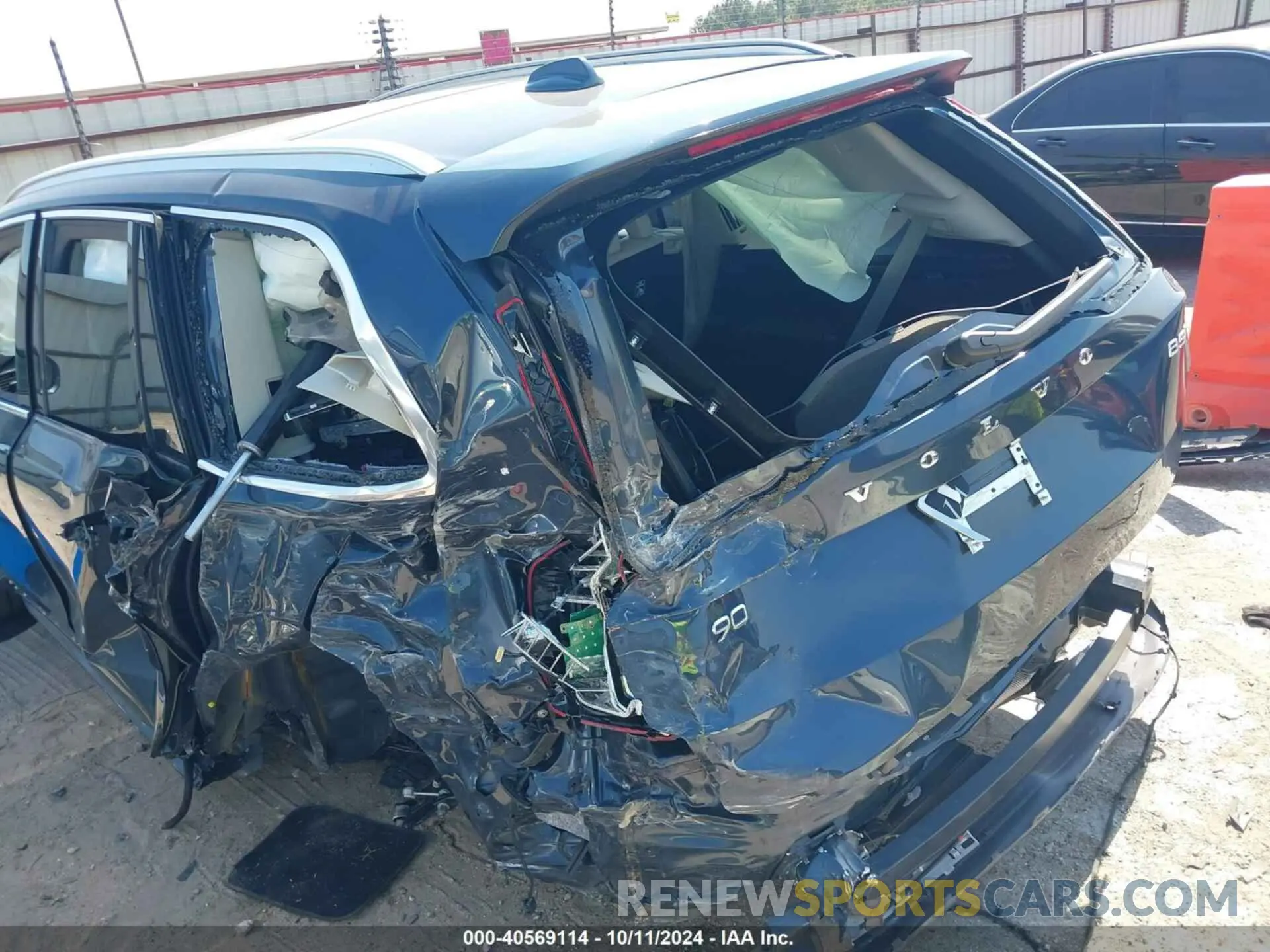 6 Photograph of a damaged car YV4L12PE7R1150571 VOLVO XC90 2024