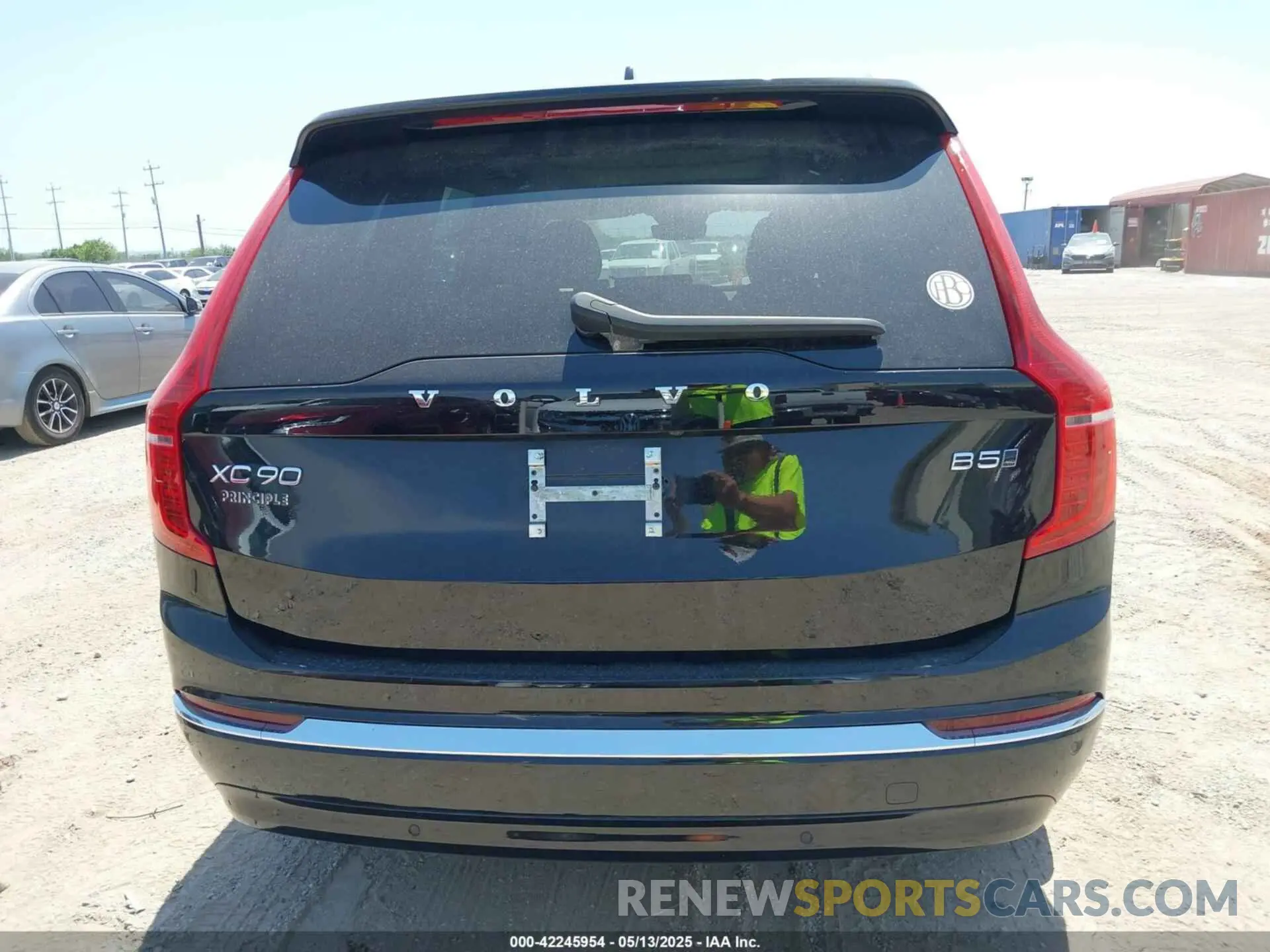 17 Photograph of a damaged car YV4L12PK0R1165211 VOLVO XC90 2024