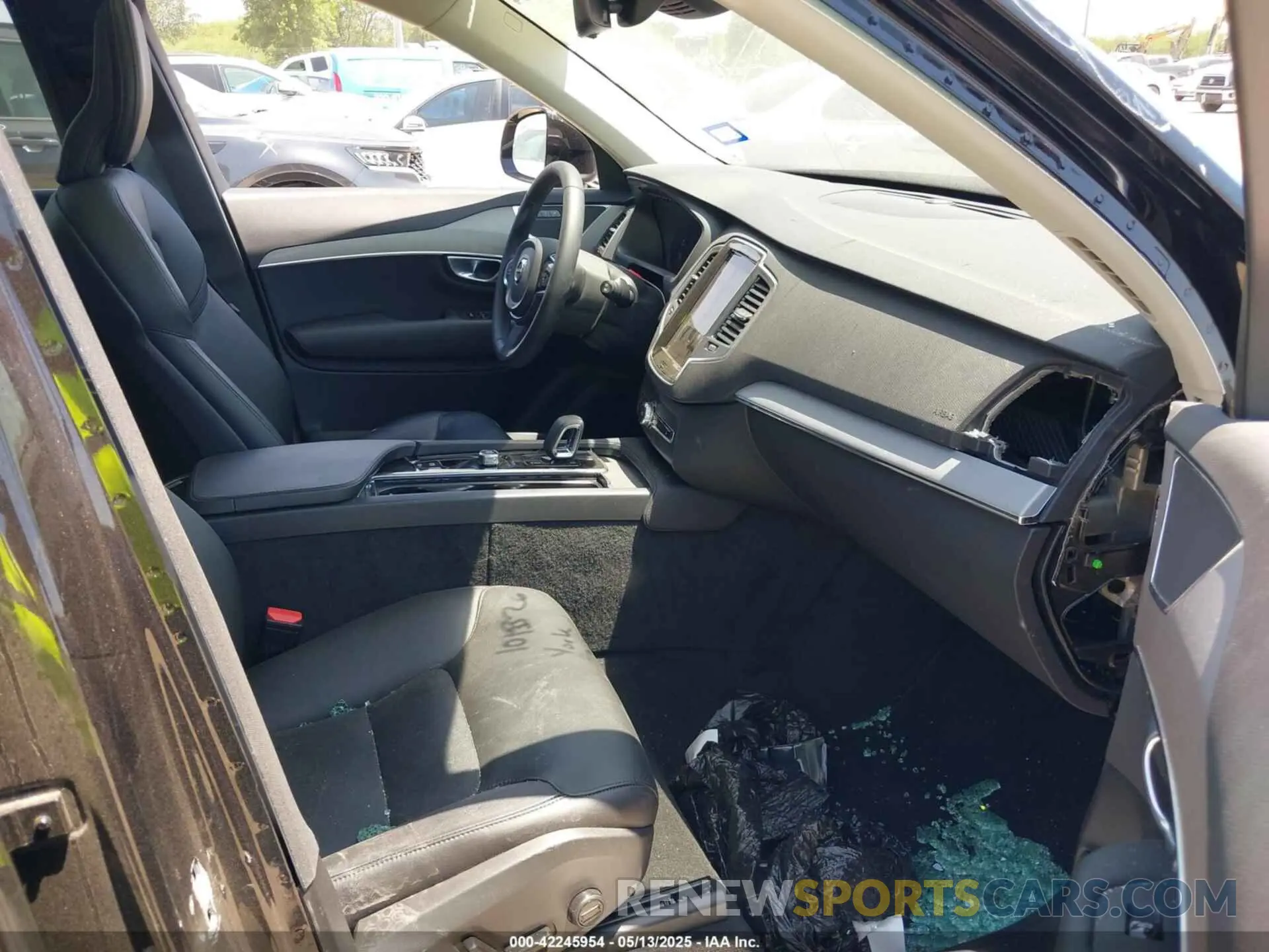 5 Photograph of a damaged car YV4L12PK0R1165211 VOLVO XC90 2024
