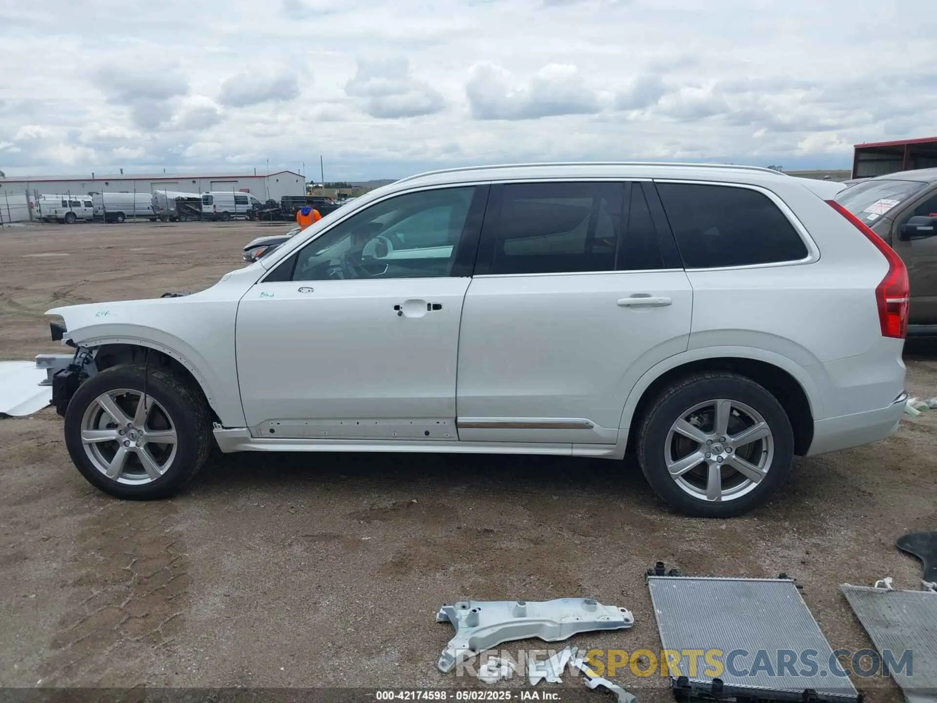 15 Photograph of a damaged car YV4L12PK2R1195584 VOLVO XC90 2024