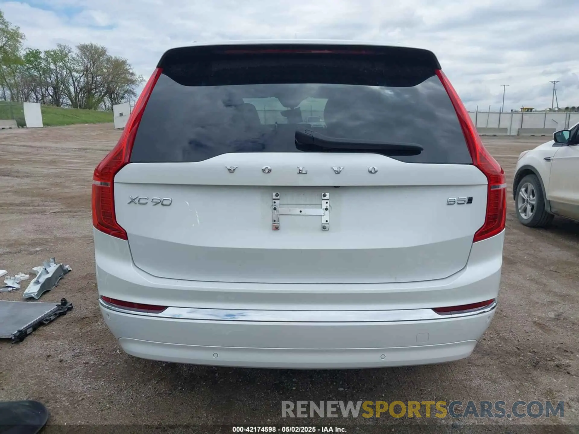 17 Photograph of a damaged car YV4L12PK2R1195584 VOLVO XC90 2024