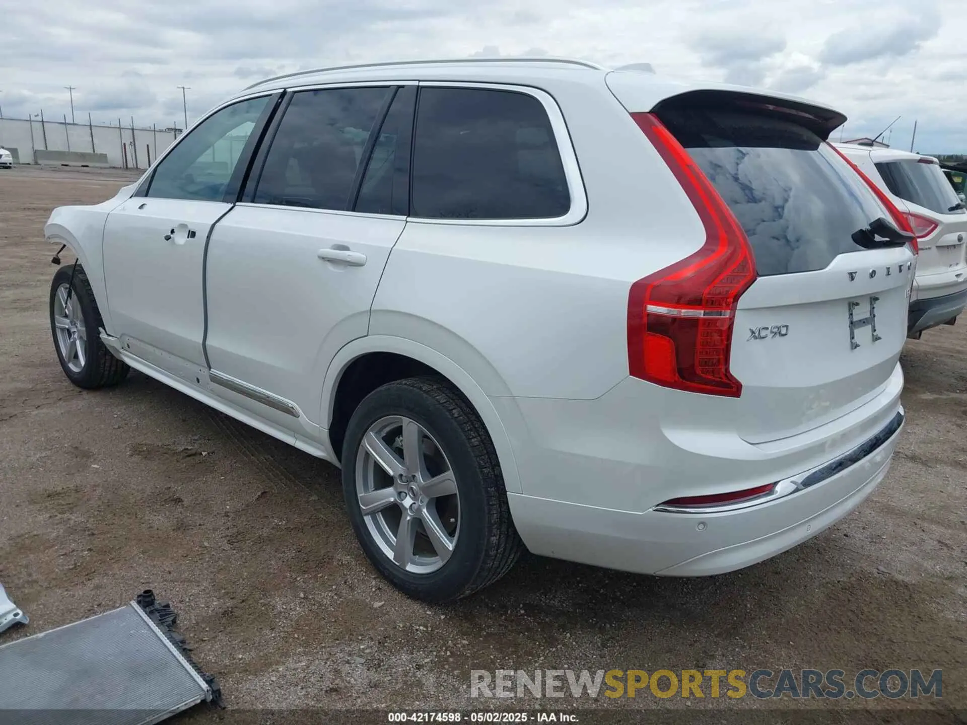 3 Photograph of a damaged car YV4L12PK2R1195584 VOLVO XC90 2024