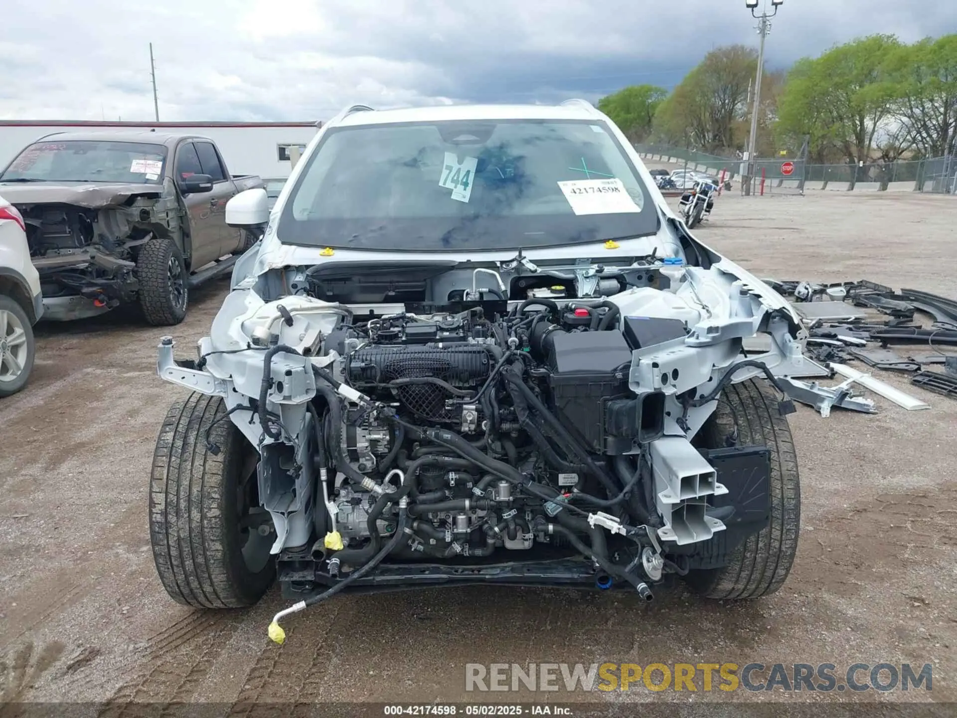 6 Photograph of a damaged car YV4L12PK2R1195584 VOLVO XC90 2024