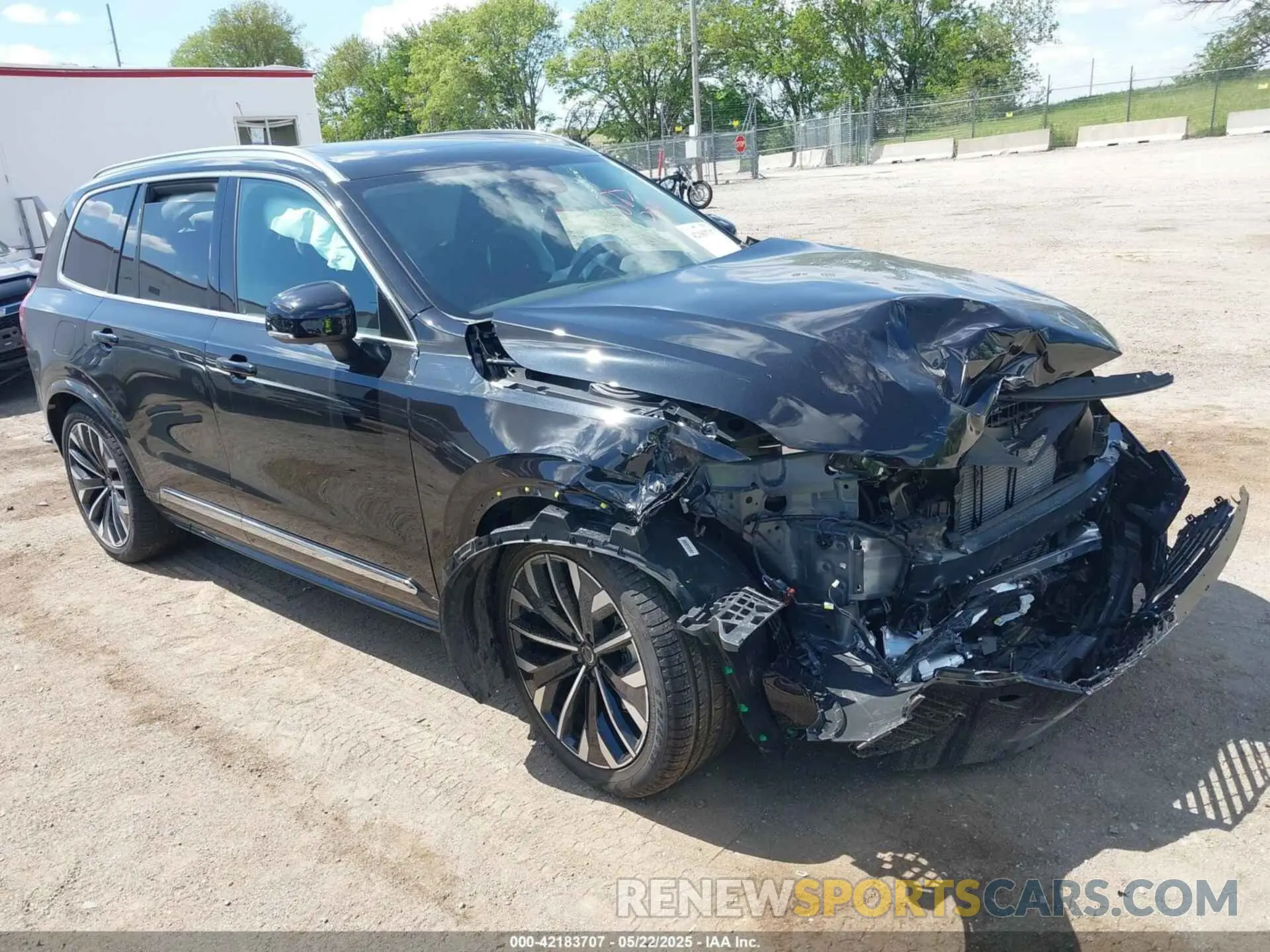 1 Photograph of a damaged car YV4062JB6S1373774 VOLVO XC90 2025