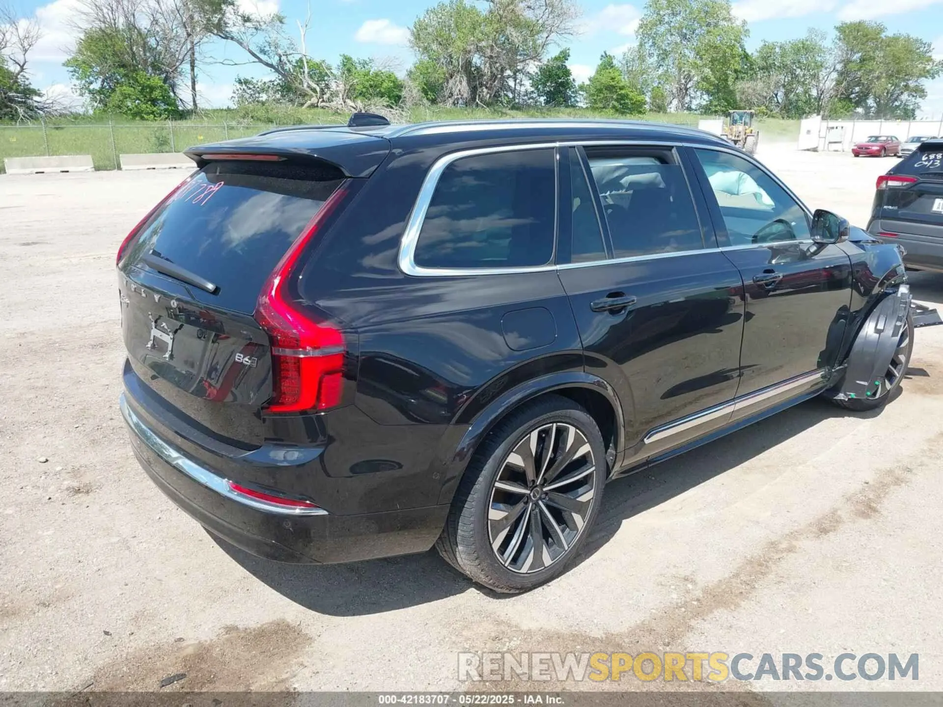 4 Photograph of a damaged car YV4062JB6S1373774 VOLVO XC90 2025