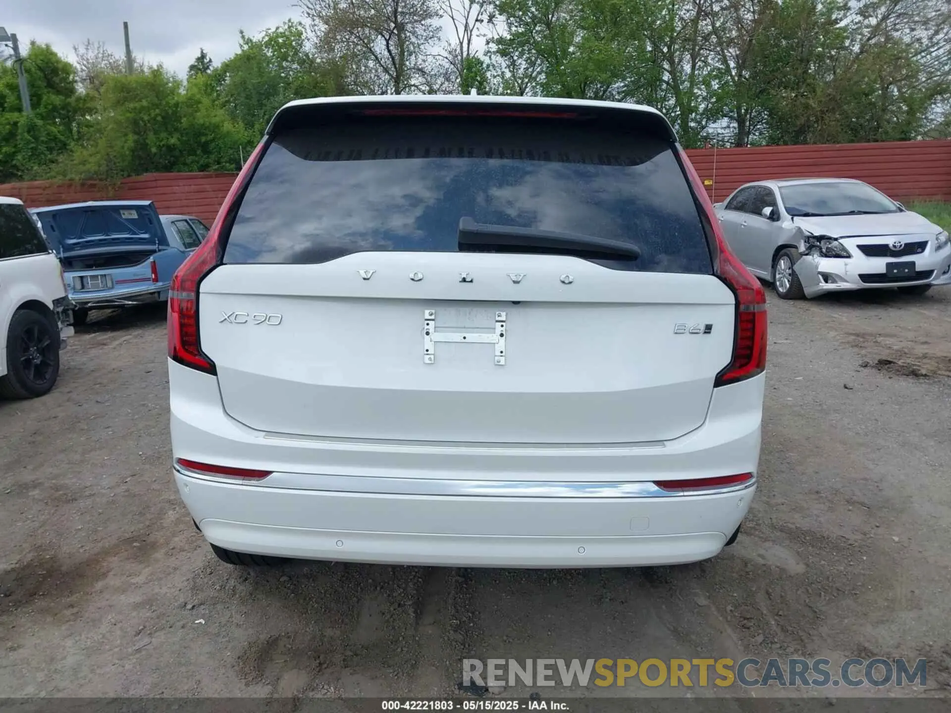 16 Photograph of a damaged car YV4062PB8S1351721 VOLVO XC90 2025
