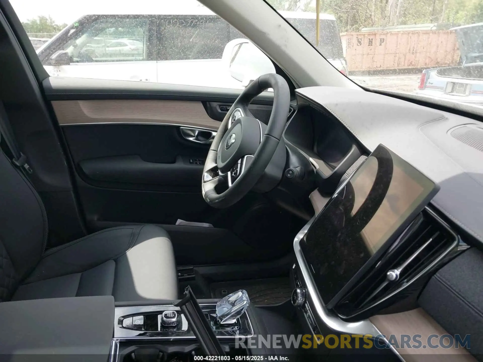 5 Photograph of a damaged car YV4062PB8S1351721 VOLVO XC90 2025