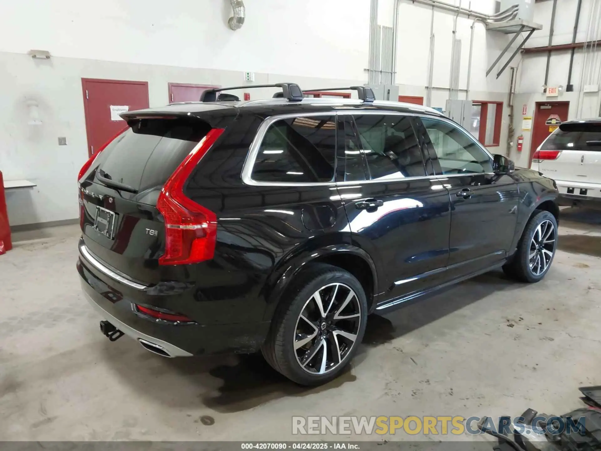 4 Photograph of a damaged car YV4BR00K9L1594955 VOLVO XC90 HYBRID 2020